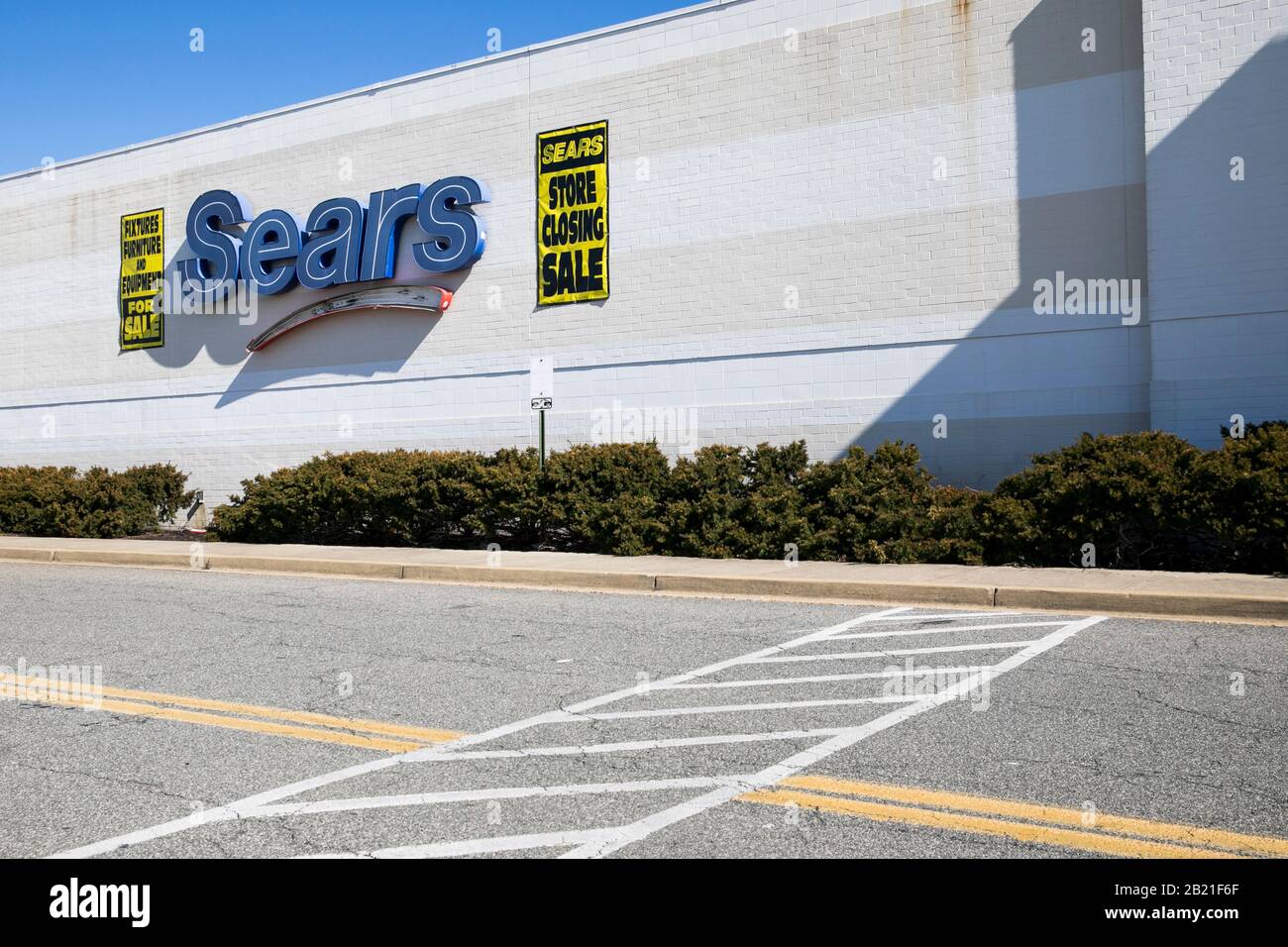 Eine "Schließung der Tore" außerhalb eines bald zu schließenden Einzelhandelsstandorts von Sears in Waldorf, Maryland, am 27. Februar 2020. Stockfoto