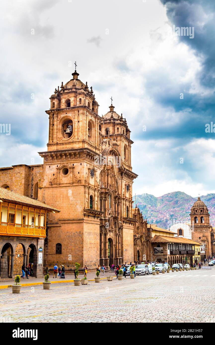 Außenansicht der Kirche der Gesellschaft Jesu (Iglesia de la Companía de Jesús) auf der Plaza de Armas, Cusco, Sacred Valley, Peru Stockfoto