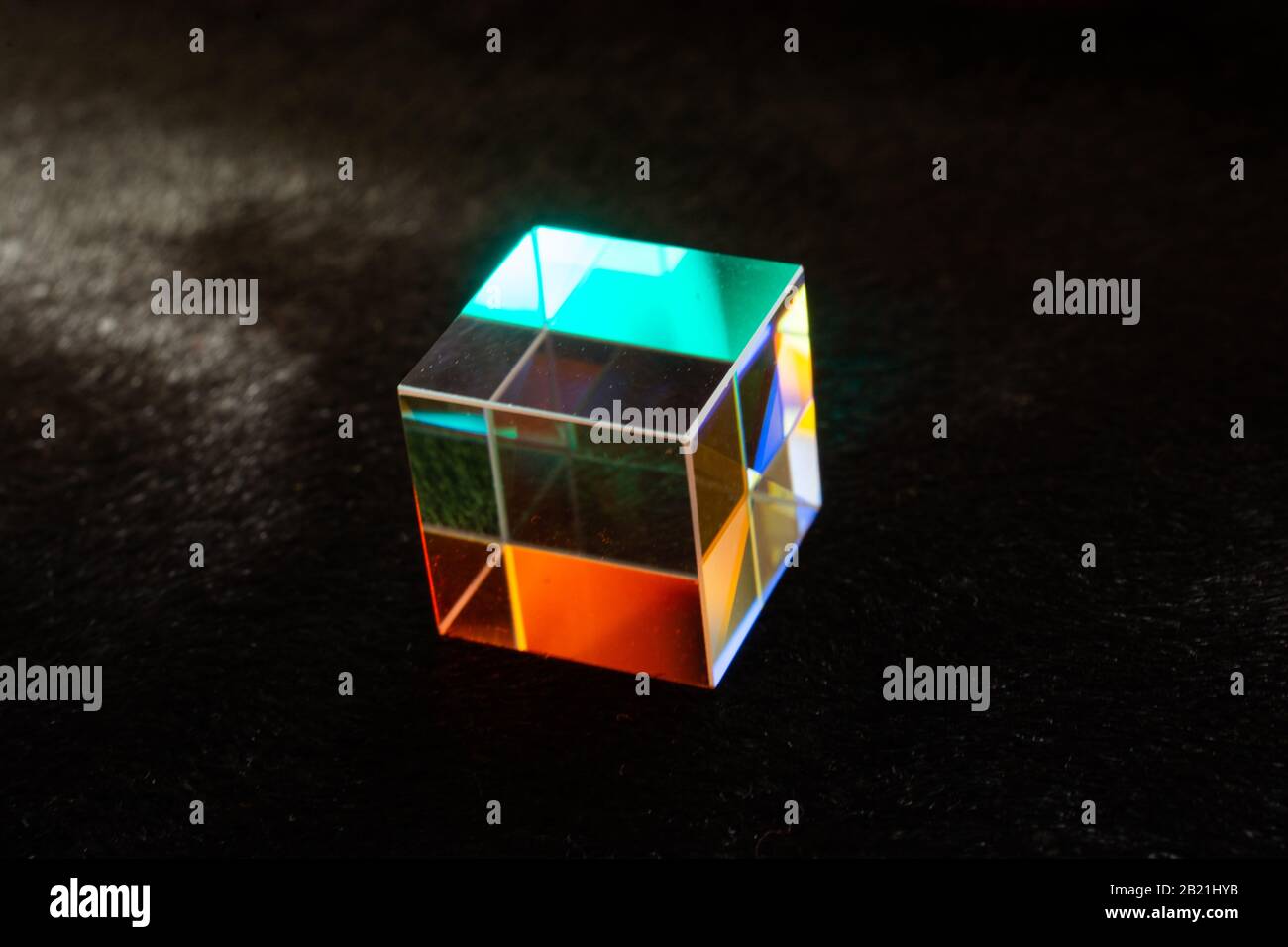 Optical Glass Cube Lichtstreuung, Spektrum. Physik Optik ray Brechungen Stockfoto