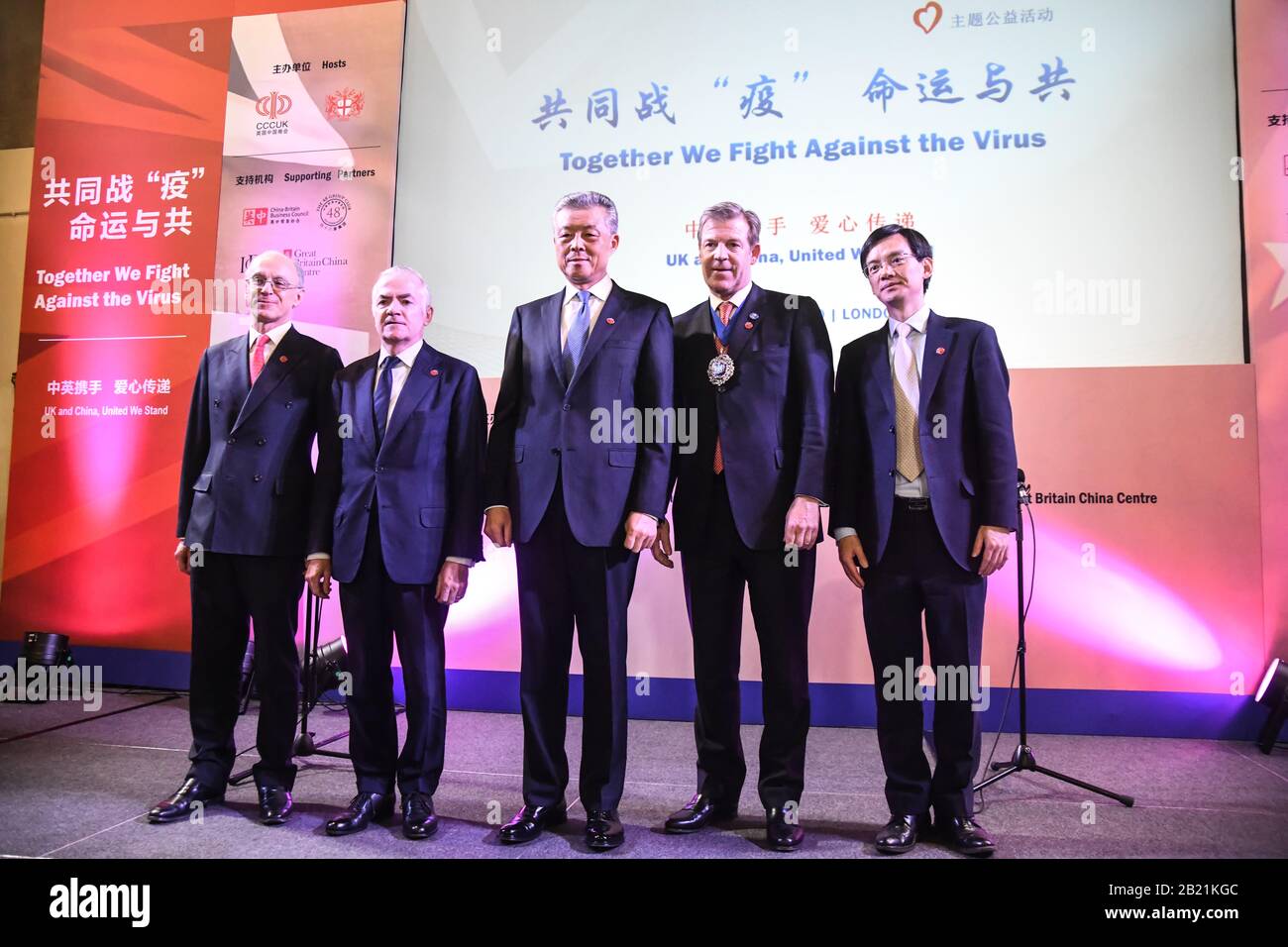 London, Großbritannien. Februar 2020. Sprecher Lord Sassoon, Richard Burn, H.E. Liu Xiaoming, Alderman William Russell und FANG Wenjian bei China-UK United Wir Stehen zusammen, um am 28. Februar 2020 in London, Großbritannien, gegen die #Covid19 in Guildhall zu kämpfen. Credit: Picture Capital/Alamy Live News Stockfoto