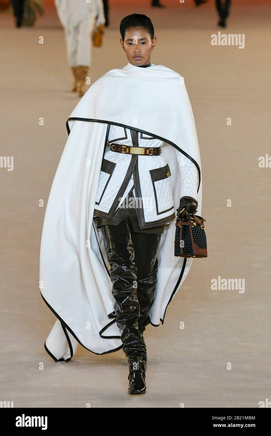 Paris, Frankreich. Februar 2020. Start- Und Landebahn Balmain FW2020-21 während der Paris Fashion Week Februar 2020 - Paris, Frankreich 28/02/2020 weltweite Nutzung Credit: Dpa/Alamy Live News Stockfoto