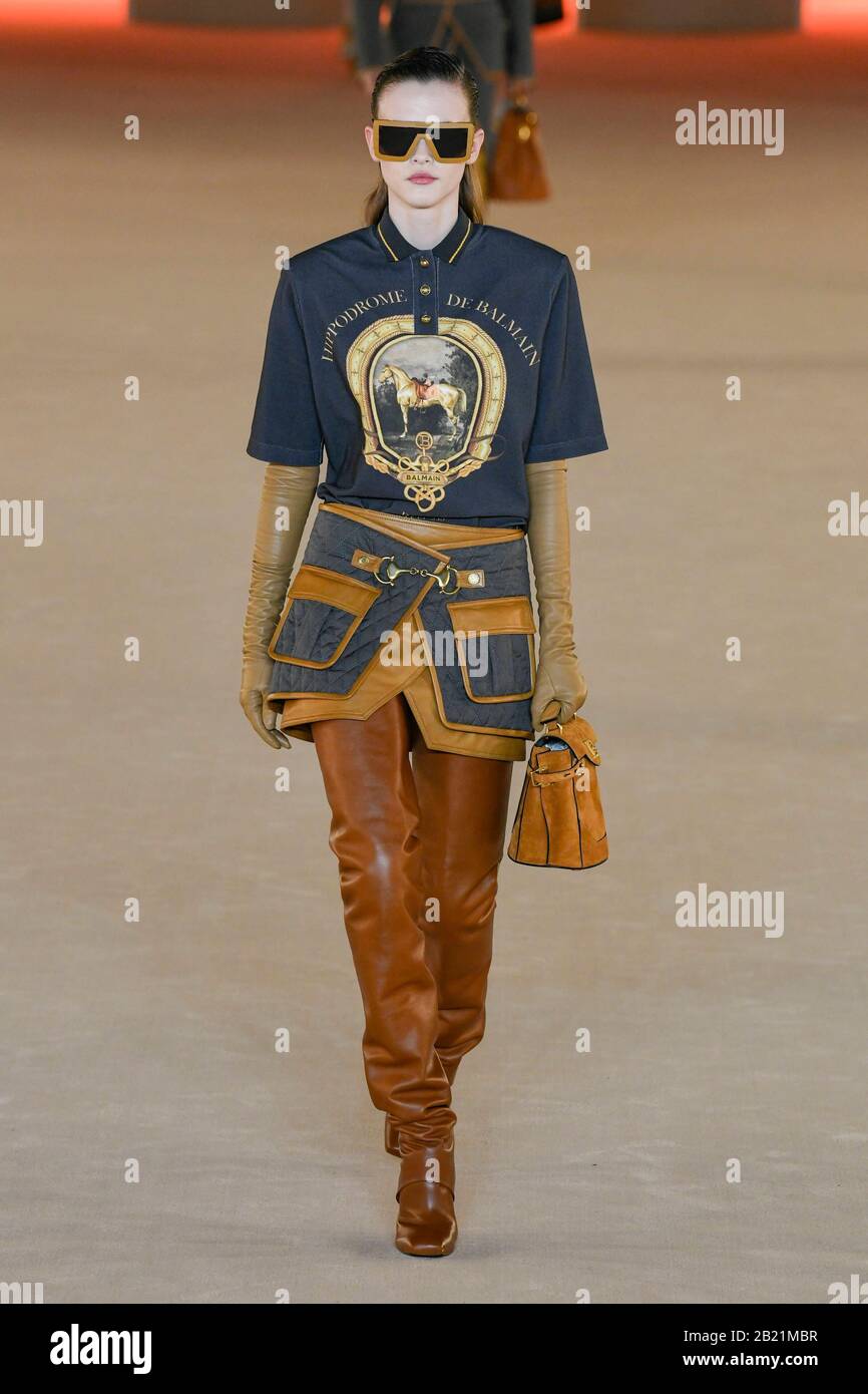 Paris, Frankreich. Februar 2020. Start- Und Landebahn Balmain FW2020-21 während der Paris Fashion Week Februar 2020 - Paris, Frankreich 28/02/2020 weltweite Nutzung Credit: Dpa/Alamy Live News Stockfoto