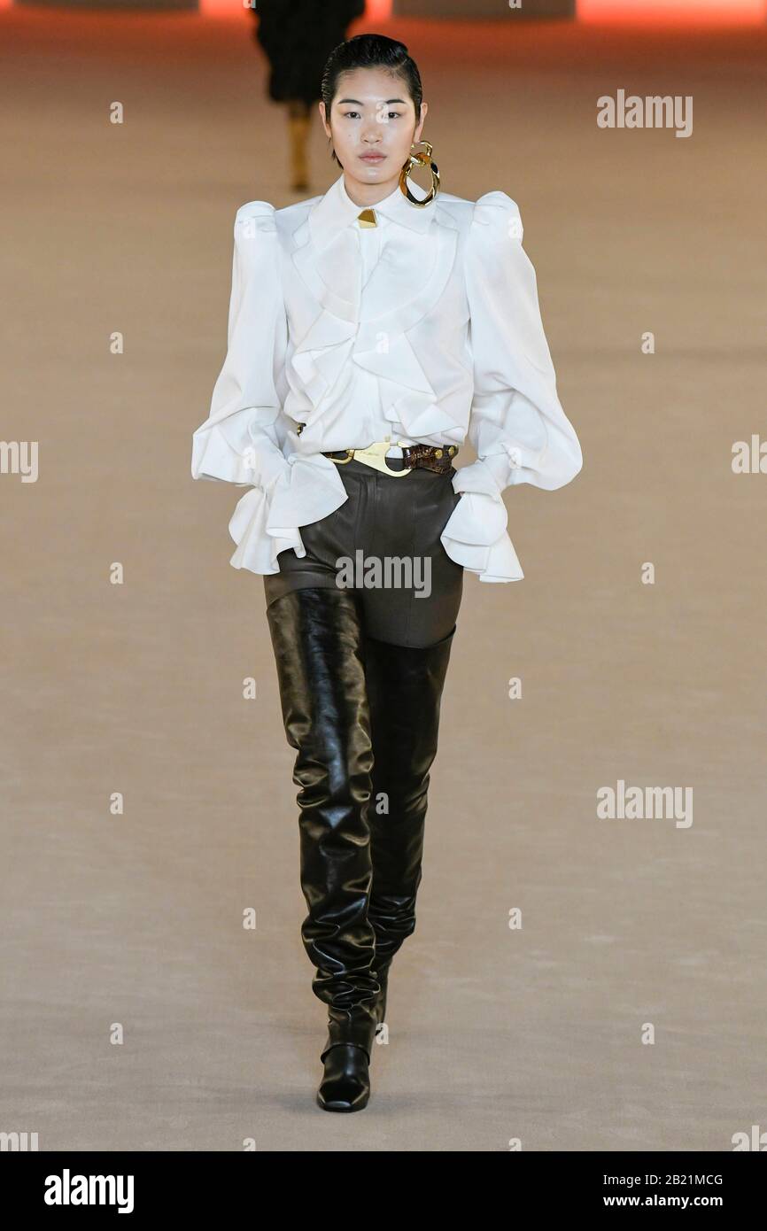 Paris, Frankreich. Februar 2020. Start- Und Landebahn Balmain FW2020-21 während der Paris Fashion Week Februar 2020 - Paris, Frankreich 28/02/2020 weltweite Nutzung Credit: Dpa/Alamy Live News Stockfoto