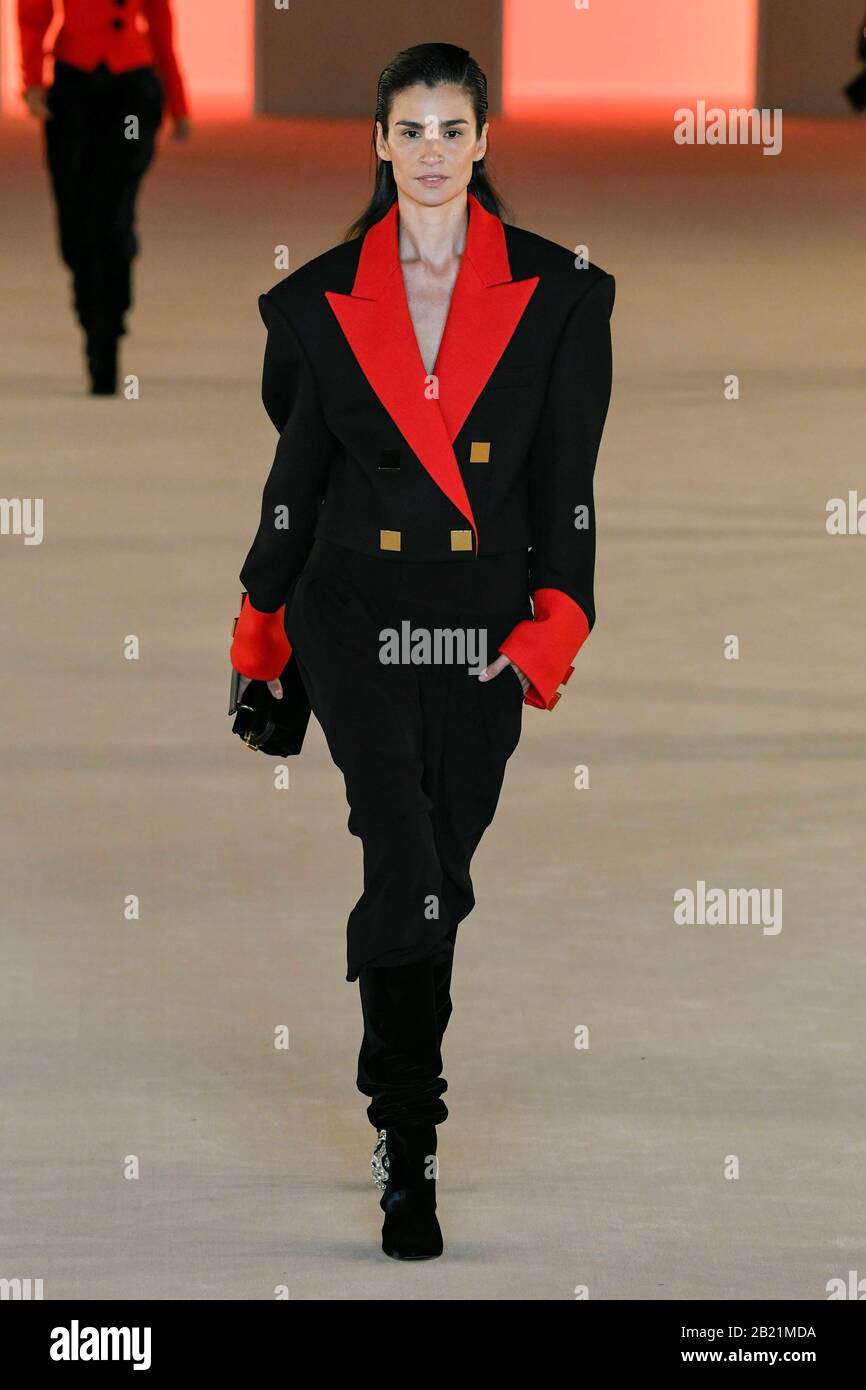 Paris, Frankreich. Februar 2020. Start- Und Landebahn Balmain FW2020-21 während der Paris Fashion Week Februar 2020 - Paris, Frankreich 28/02/2020 weltweite Nutzung Credit: Dpa/Alamy Live News Stockfoto