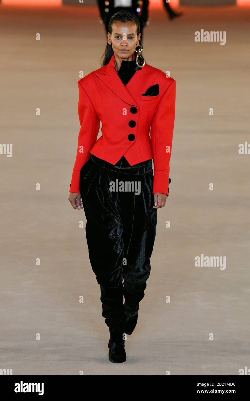 Paris, Frankreich. Februar 2020. Start- Und Landebahn Balmain FW2020-21 während der Paris Fashion Week Februar 2020 - Paris, Frankreich 28/02/2020 weltweite Nutzung Credit: Dpa/Alamy Live News Stockfoto