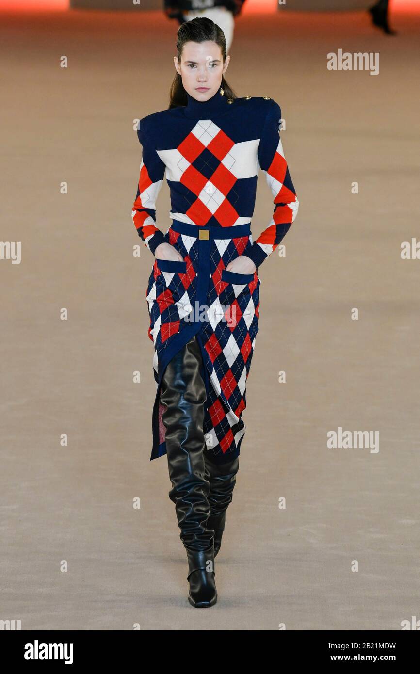 Paris, Frankreich. Februar 2020. Start- Und Landebahn Balmain FW2020-21 während der Paris Fashion Week Februar 2020 - Paris, Frankreich 28/02/2020 weltweite Nutzung Credit: Dpa/Alamy Live News Stockfoto