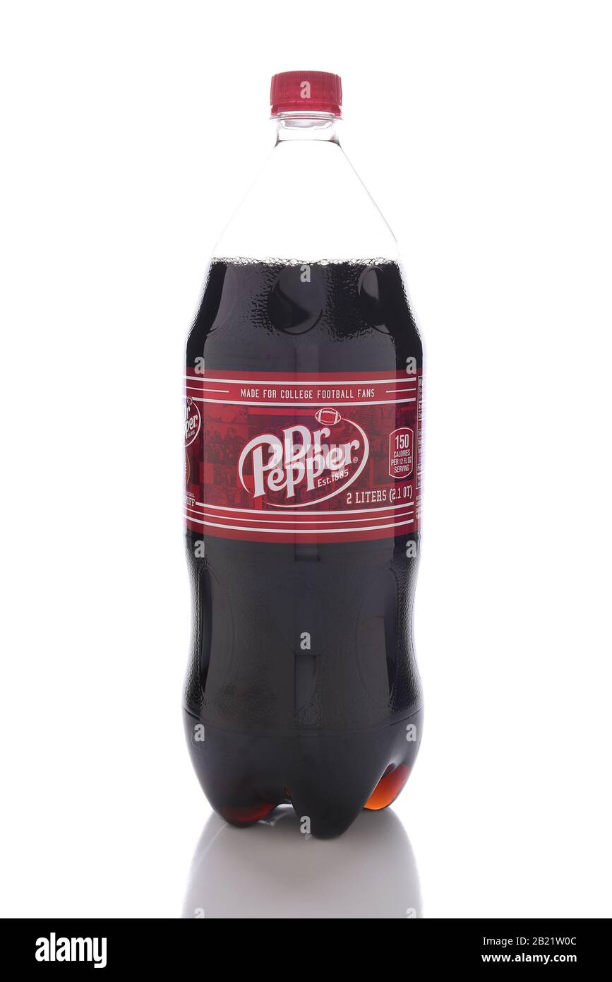Irvine, KALIFORNIEN - 13. JANUAR 2017: Dr. Pepper Bottle. Das Getränk wurde von Charles Alderton in Waco, Texas, kreiert und erstmals im Jahr 1885 serviert. Stockfoto