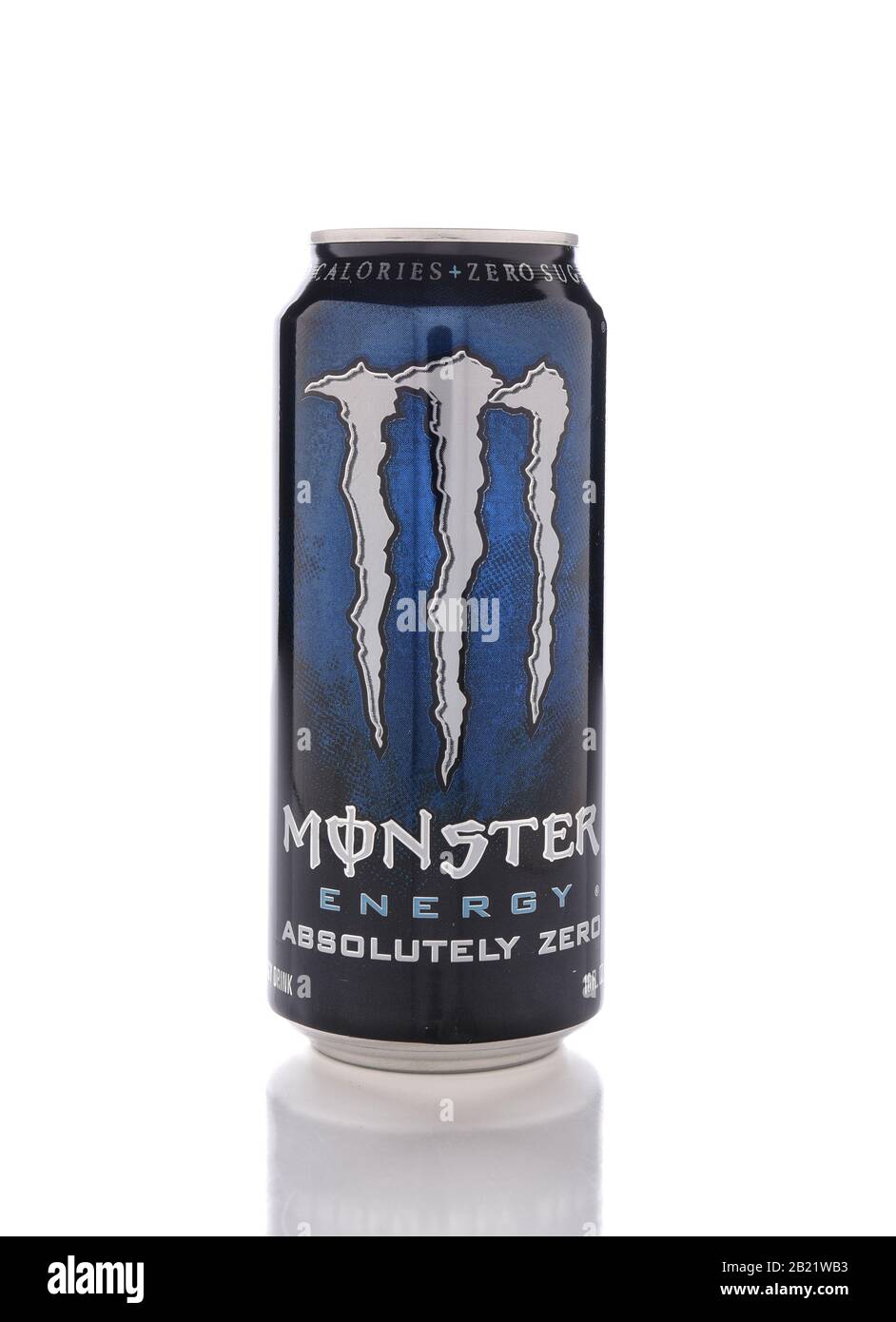 Irvine, CA - 13. Januar 2017: A CAN of Monster Energy Absolutely Zero. Monster wurde 2002 vorgestellt und hat jetzt über 30 verschiedene Getränke mit hoher Kaffeebecherkinde Stockfoto