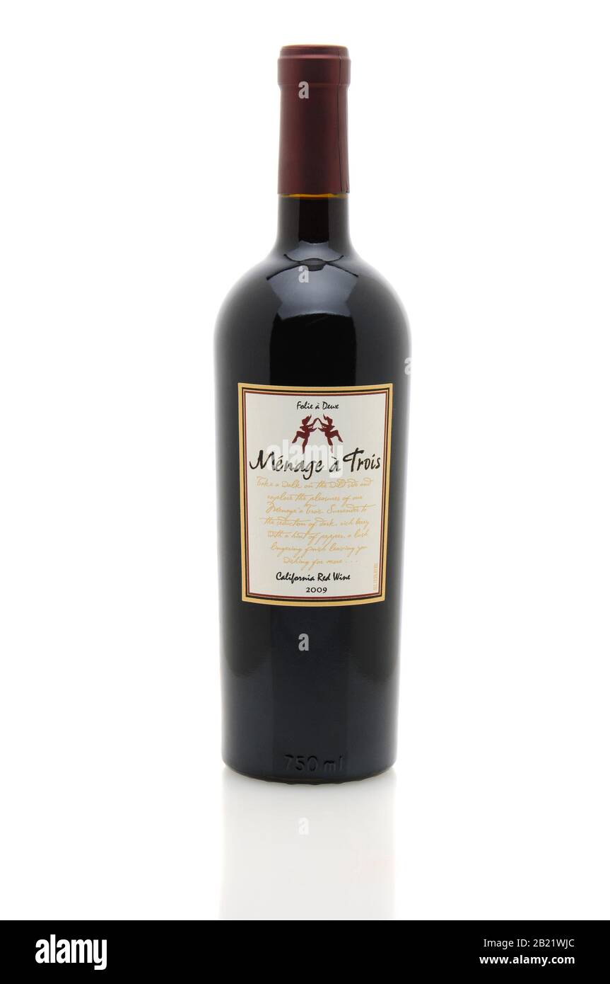 Irvine, CA - 11. Januar 2013: Eine 750-ml-Flasche Menage A Trois California Rotwein. Produziert von dem preisgekrönten Weingut Folie A Deux in Sonoma. Stockfoto