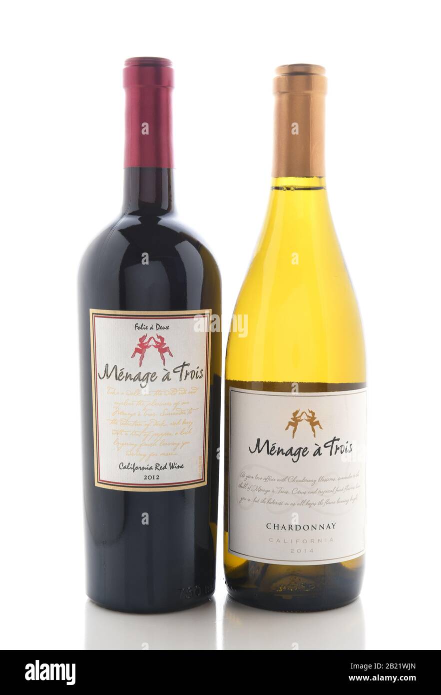 Irvine, KALIFORNIEN - 16. NOVEMBER 2016: Menage a Trois Chardonnay und Red Table Wine. Produziert von dem preisgekrönten Weingut Folie A Deux in Sonoma, Cal Stockfoto