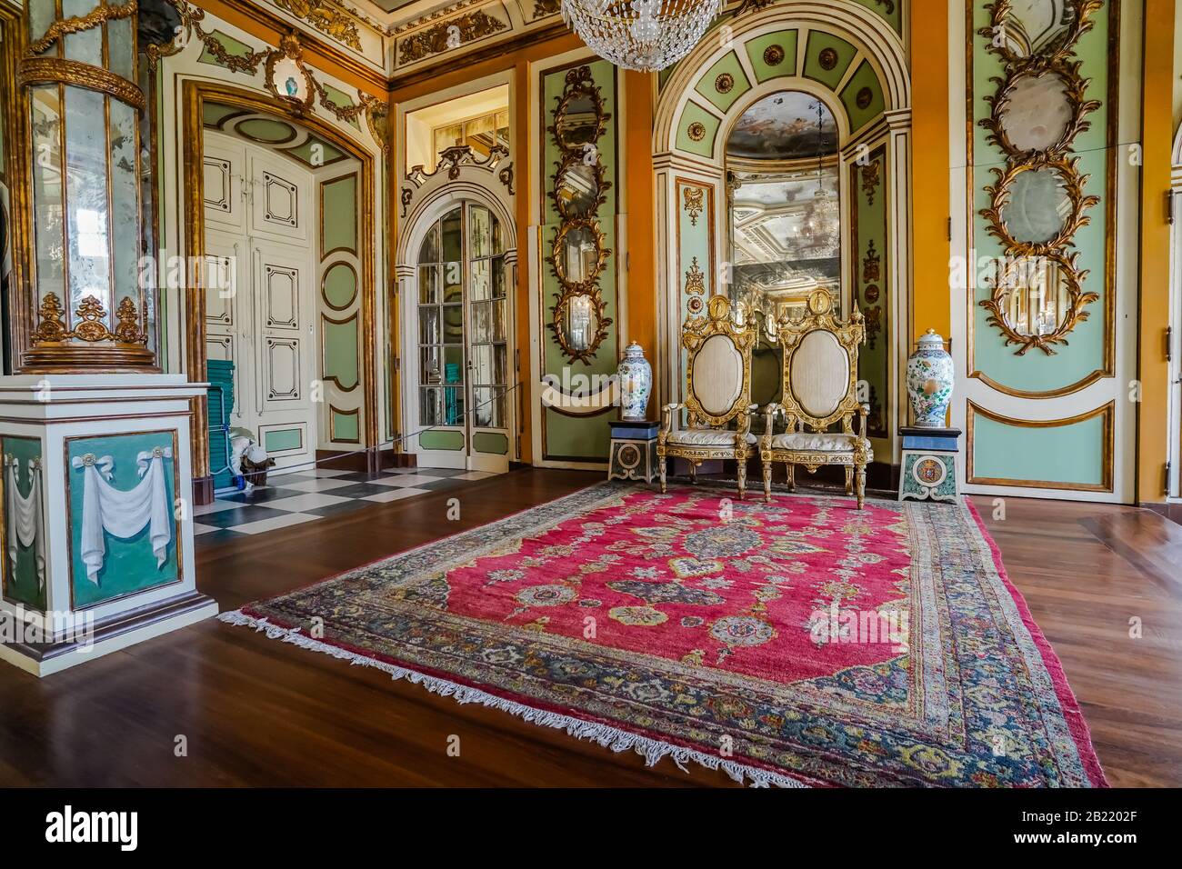 Das Botschafterzimmer im Palast von Queluz, einem Palast aus dem 18. Jahrhundert in Queluz bei Lissabon. Es war Architekt von Mateus Vicente de O Stockfoto