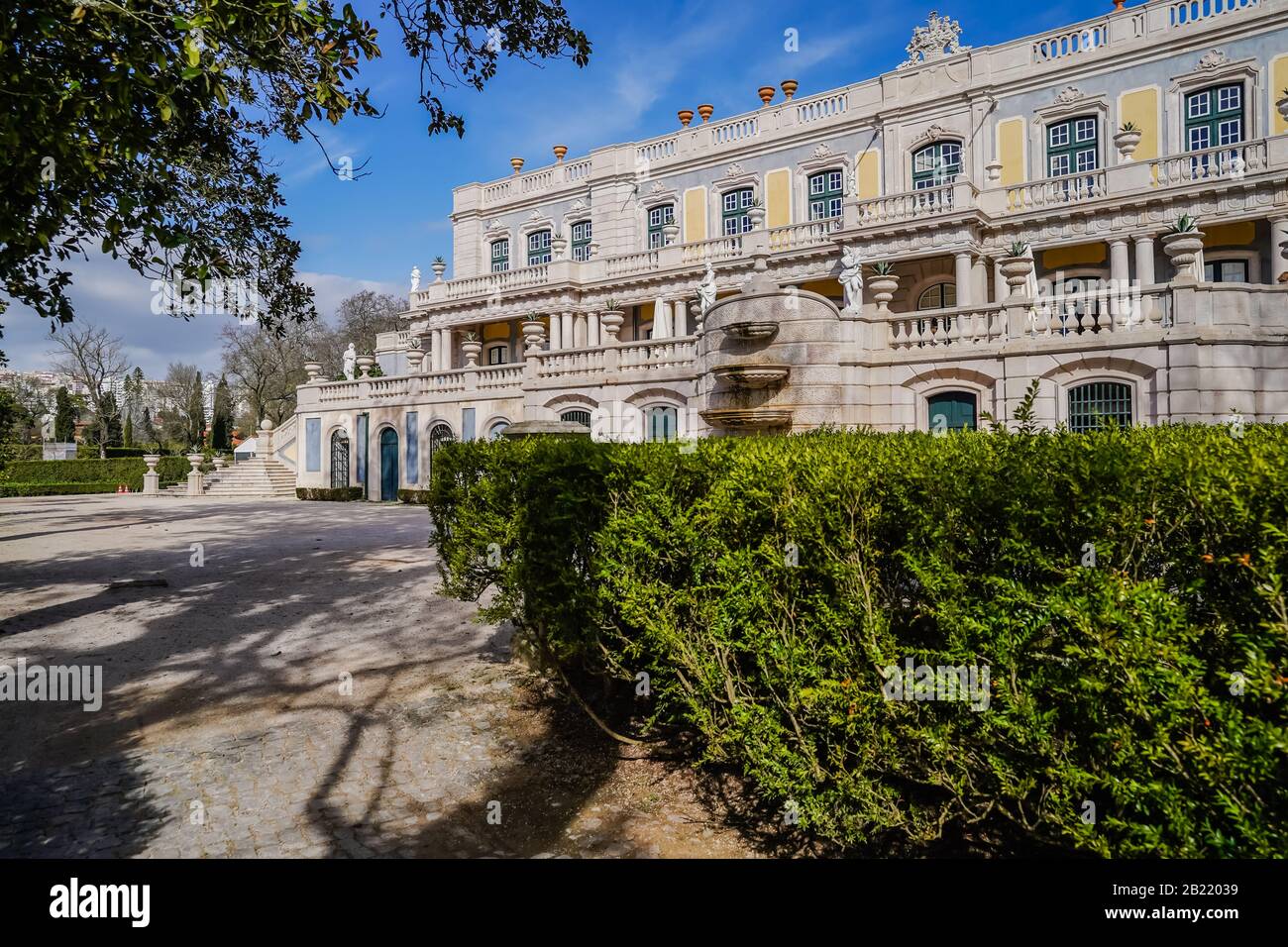 Der Palast von Queluz ist ein Palast aus dem 18. Jahrhundert in Queluz bei Lissabon. Es war Architekt von Mateus Vicente de Oliveira um 1747 an Stockfoto