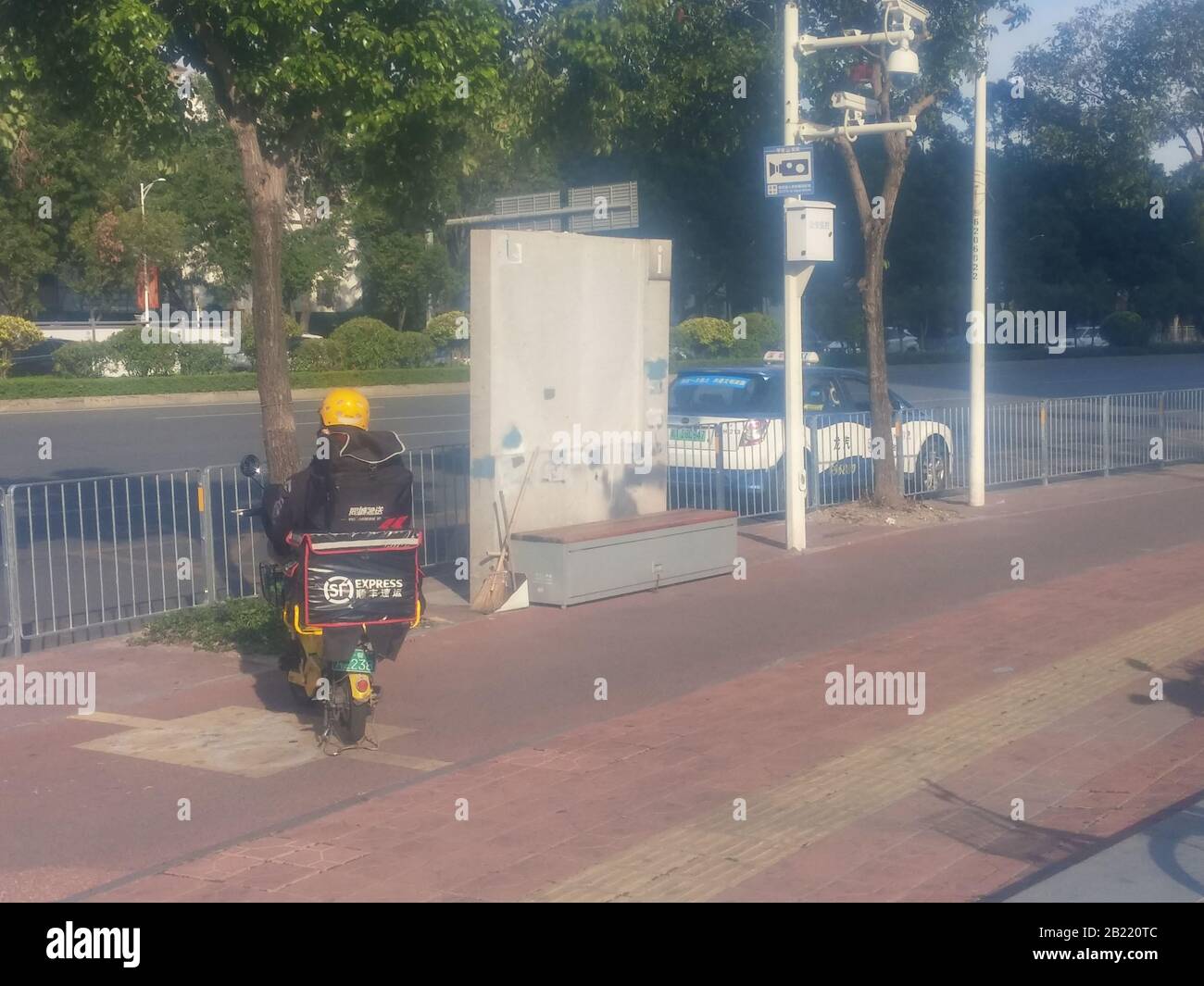 Shunfeng-Kurier auf den Straßen von Shenzhen Stockfoto