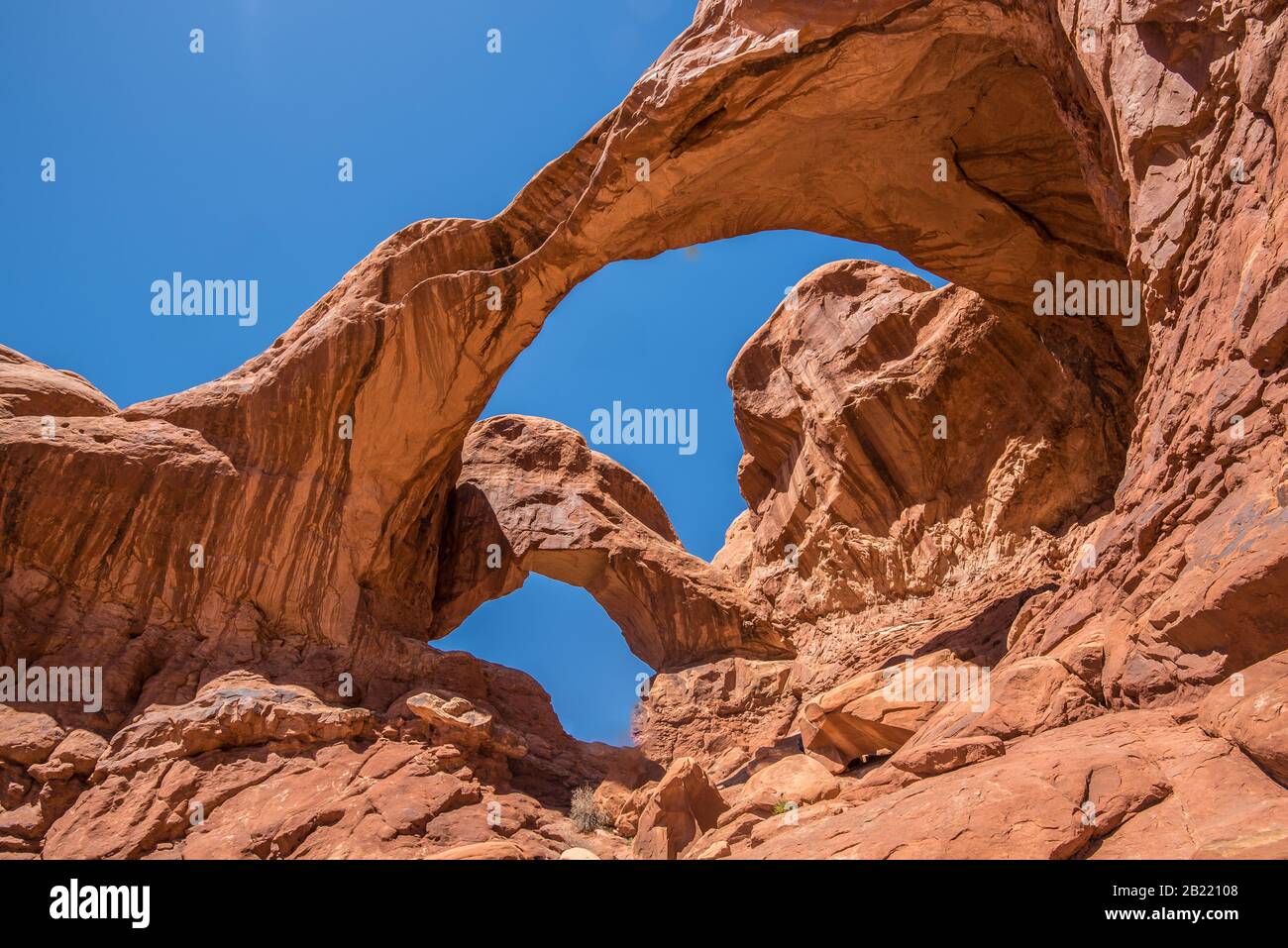 Schöner Doppelbogen im Arches National Park Utah United States. Stockfoto