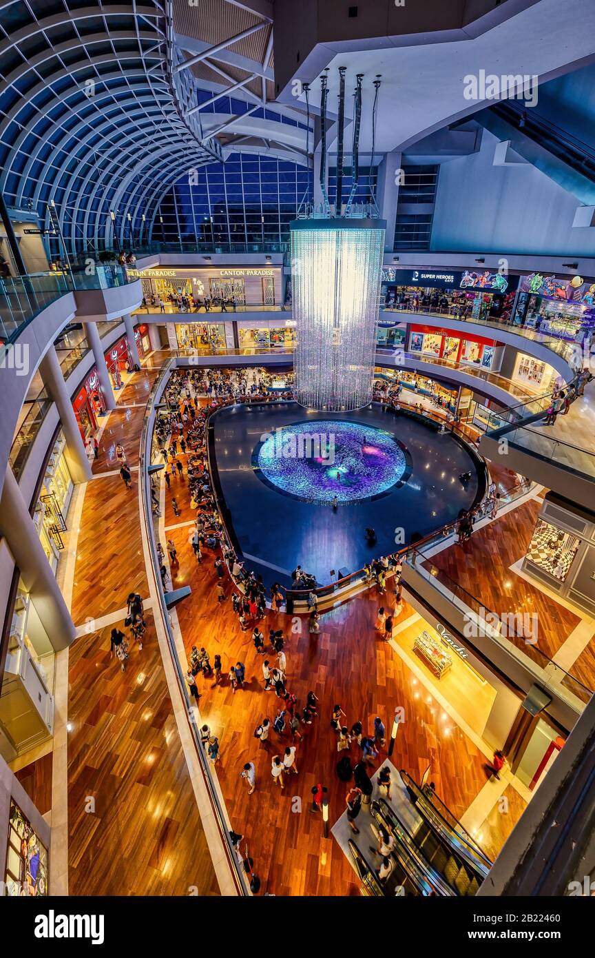 Marina Bay Sands Einkaufszentrum, Singapur, in der Nacht Stockfoto