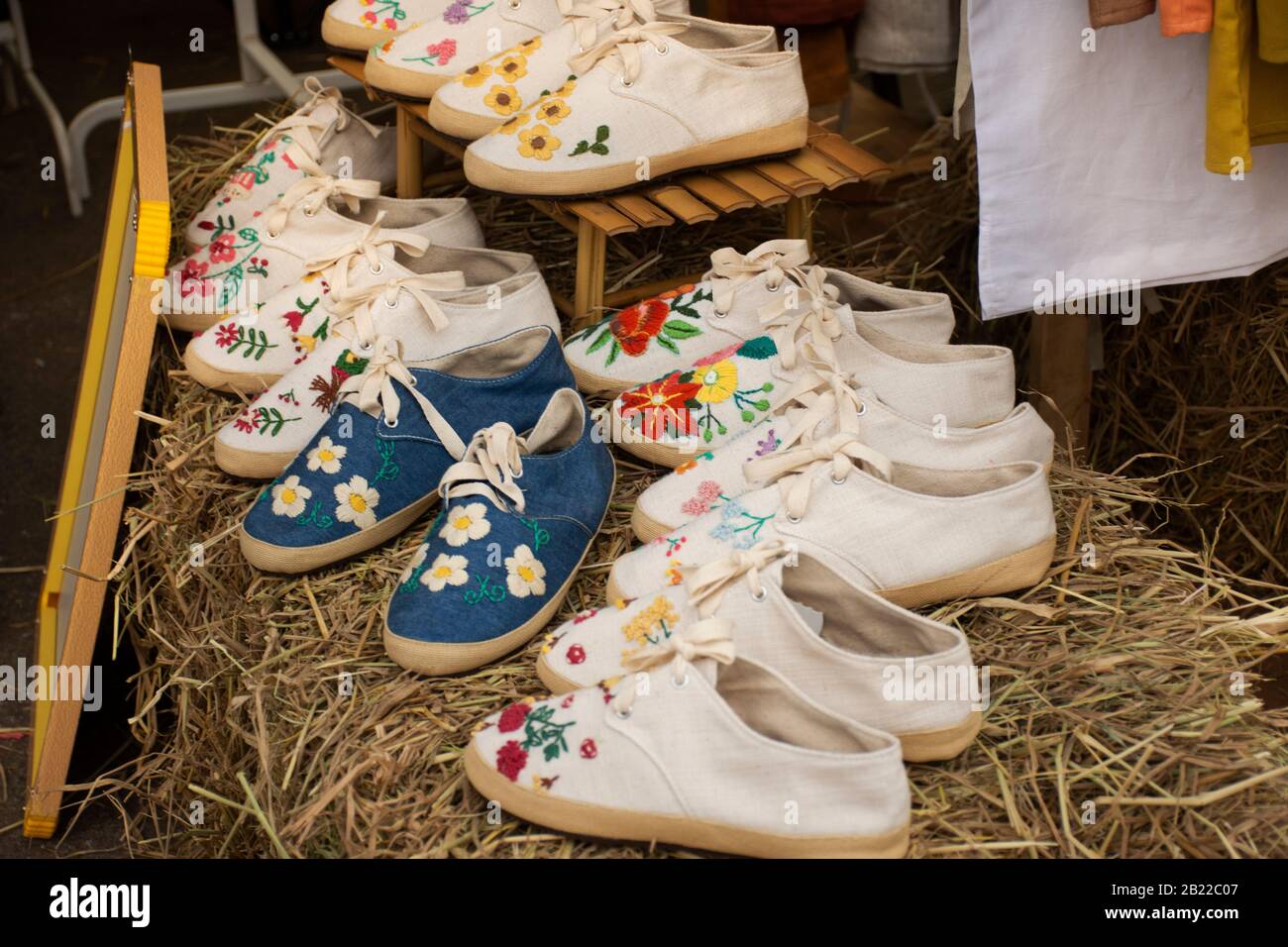 Colorful shoes sale bangkok thailand -Fotos und -Bildmaterial in hoher  Auflösung – Alamy