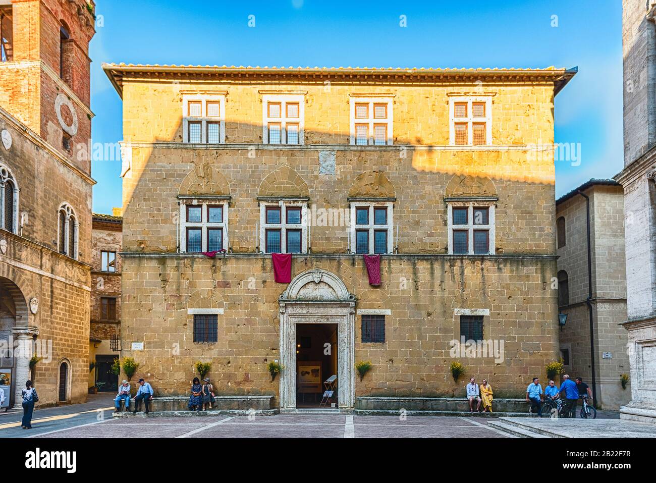 Palazzo piccolomini Fotos und Bildmaterial in hoher Auflösung Alamy
