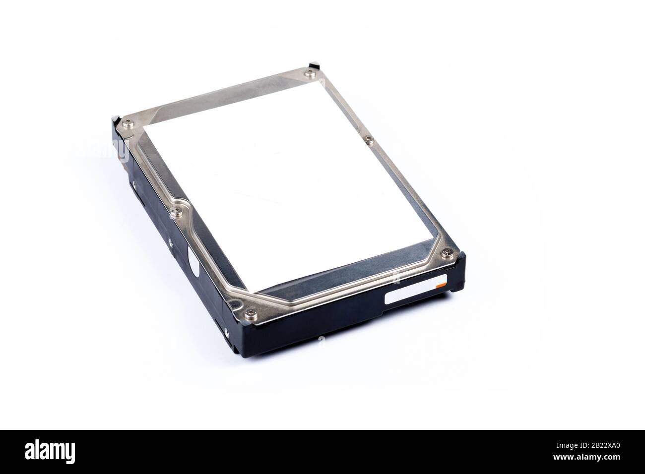 Einfache 3,5-zoll-festplatte, Festplatte mit leerem leerem Etikett isoliert auf weißem Hintergrund, Kopierspeicher, Objektausschnitt. Zugriff auf Festplattendaten und rec Stockfoto