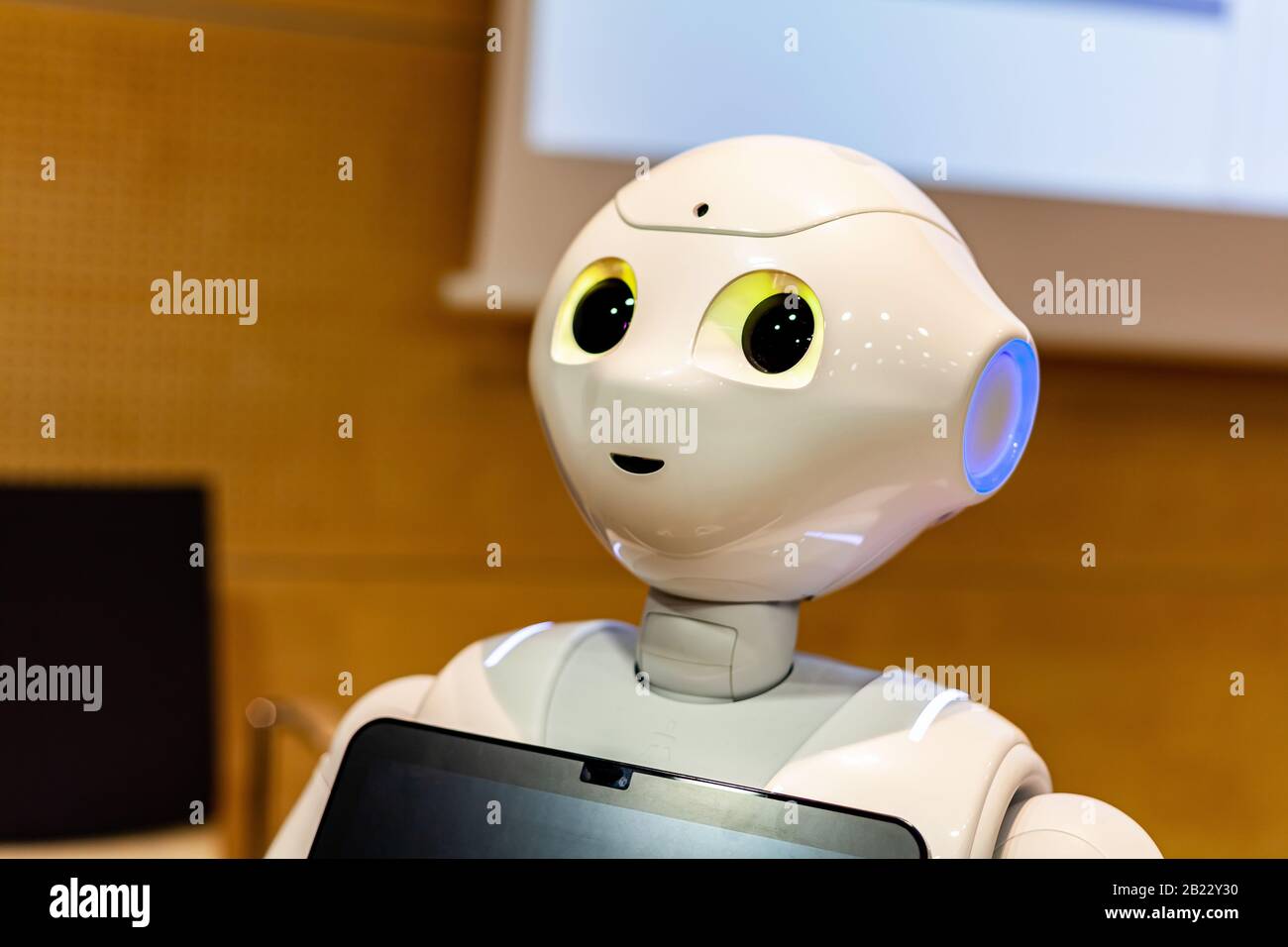 Pepper - der japanische halbhumanoide Roboterassistent Closeup, Porträt . Künstliche Intelligenz, Moder Stockfoto