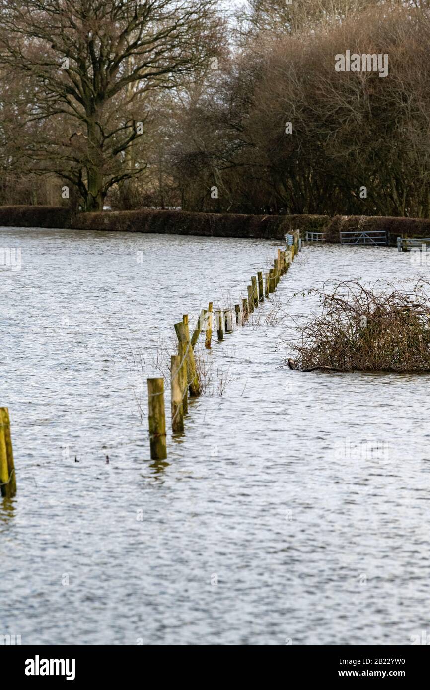 Überschwemmte Landschaft in der Nähe des Dorfes Melverley, Shropshire, nachdem der Fluss Severn seine Ufer platzte, was für die schlimmsten Überschwemmungen seit 20 Jahren sorgte Stockfoto