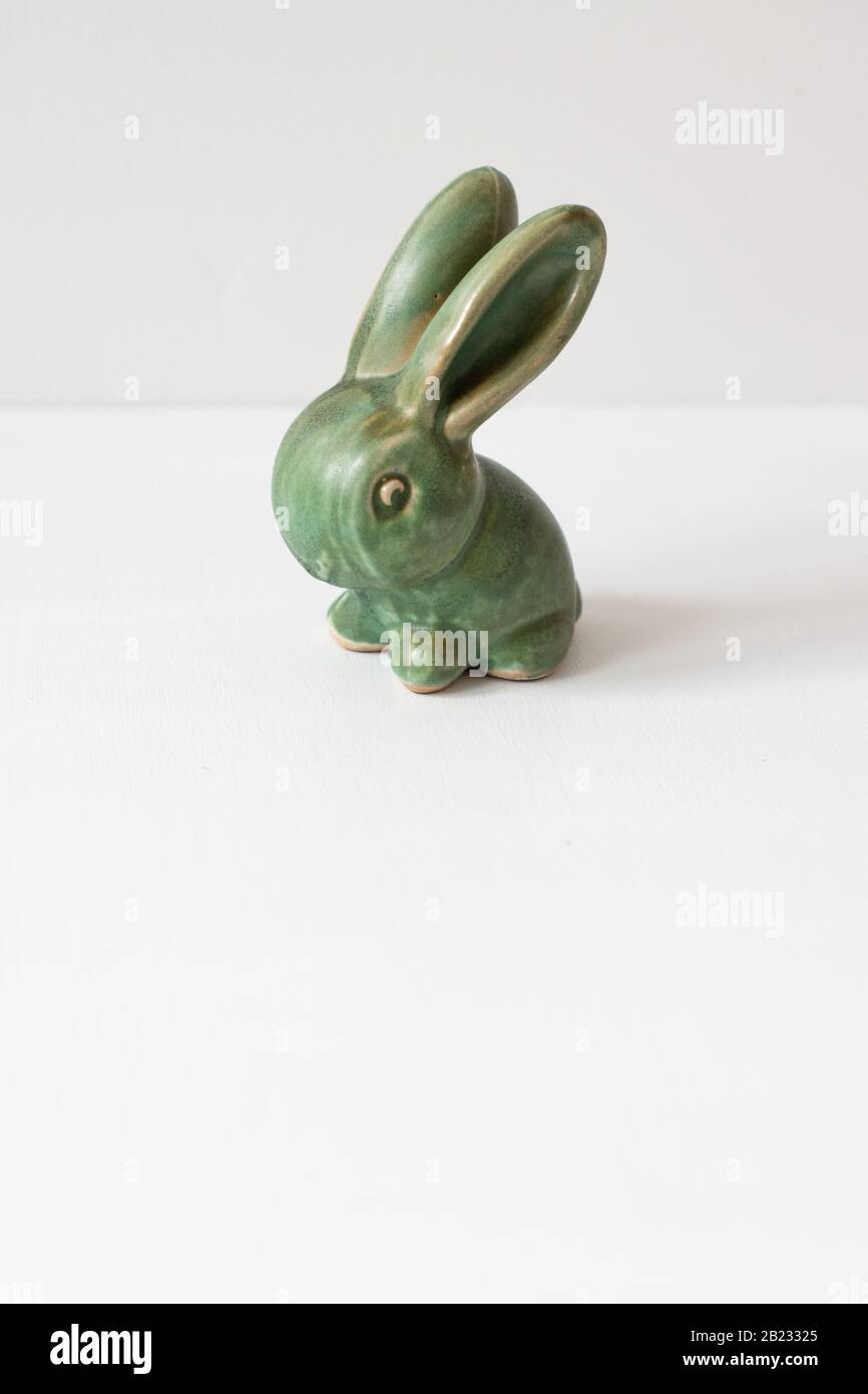 Bourne Denby Danesby Ware Snub Nased Green Rabbit Schmuck Stockfoto