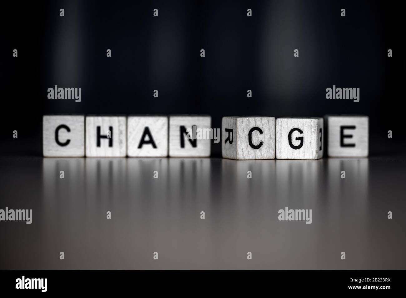 Die Worte ändern eine Chance als Konzept auf Holzwürfel, Business Stockfoto