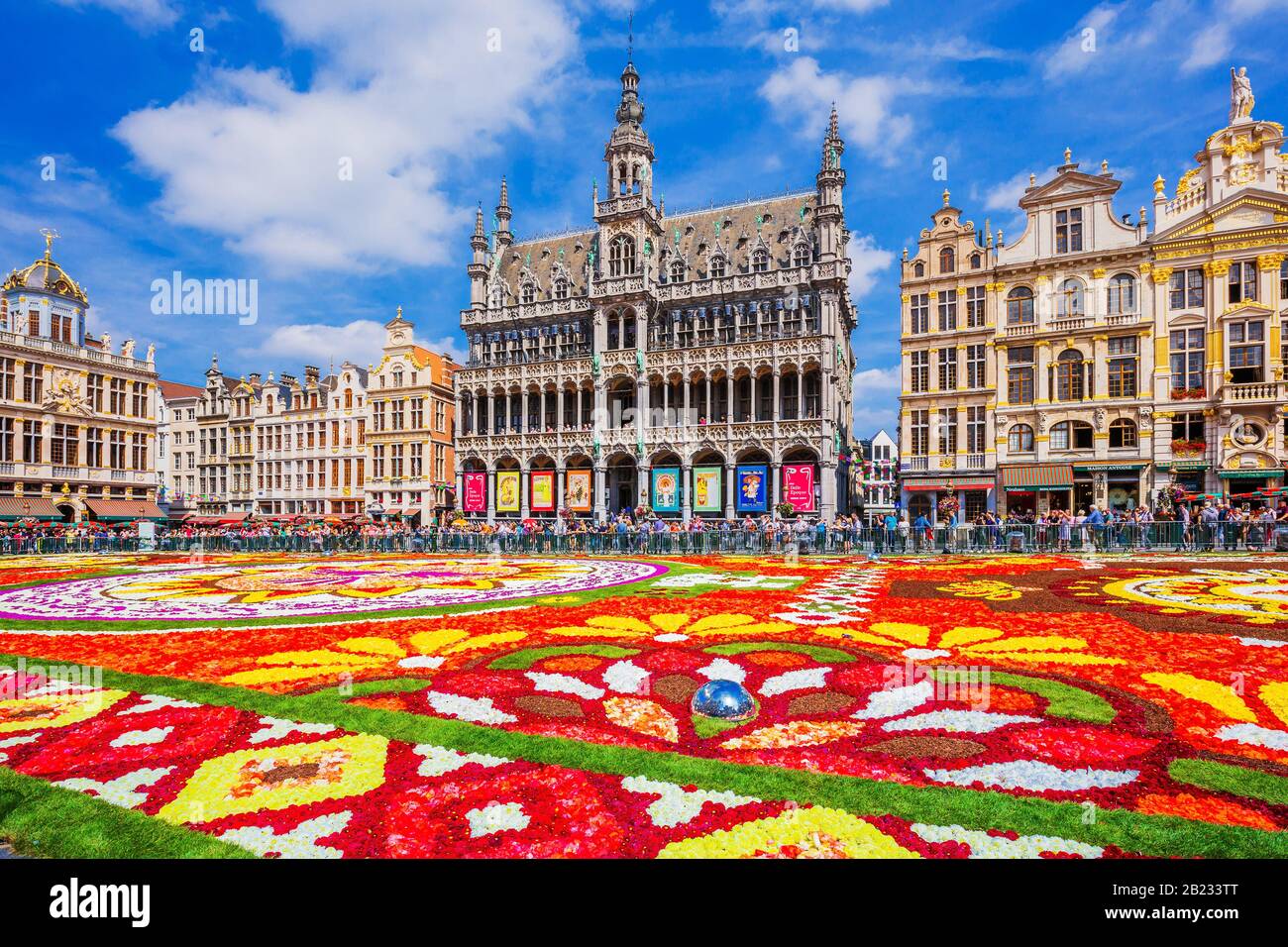 Brüssel, Belgien. Grand Place während Blütenteppich Festival 2018. Das Thema dieses Jahres war Mexiko. Stockfoto