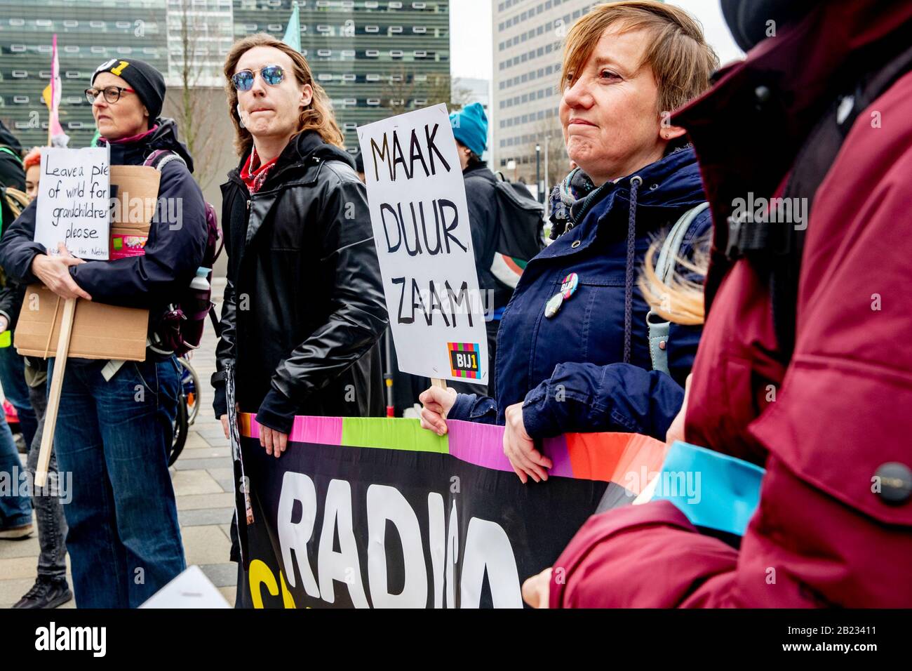 Utrechter, Niederlande. Februar 2020. Die Klimakoalition in Utrechter, Jaarbeursplein, 29.02.2020, organisiert am Samstag einen klimamarsch in der Stadt. Die Demonstranten fordern die Gemeinde auf, mehr Maßnahmen zur Bekämpfung des Klimawandels zu ergreifen. Credit: Pro Shots/Alamy Live News Stockfoto