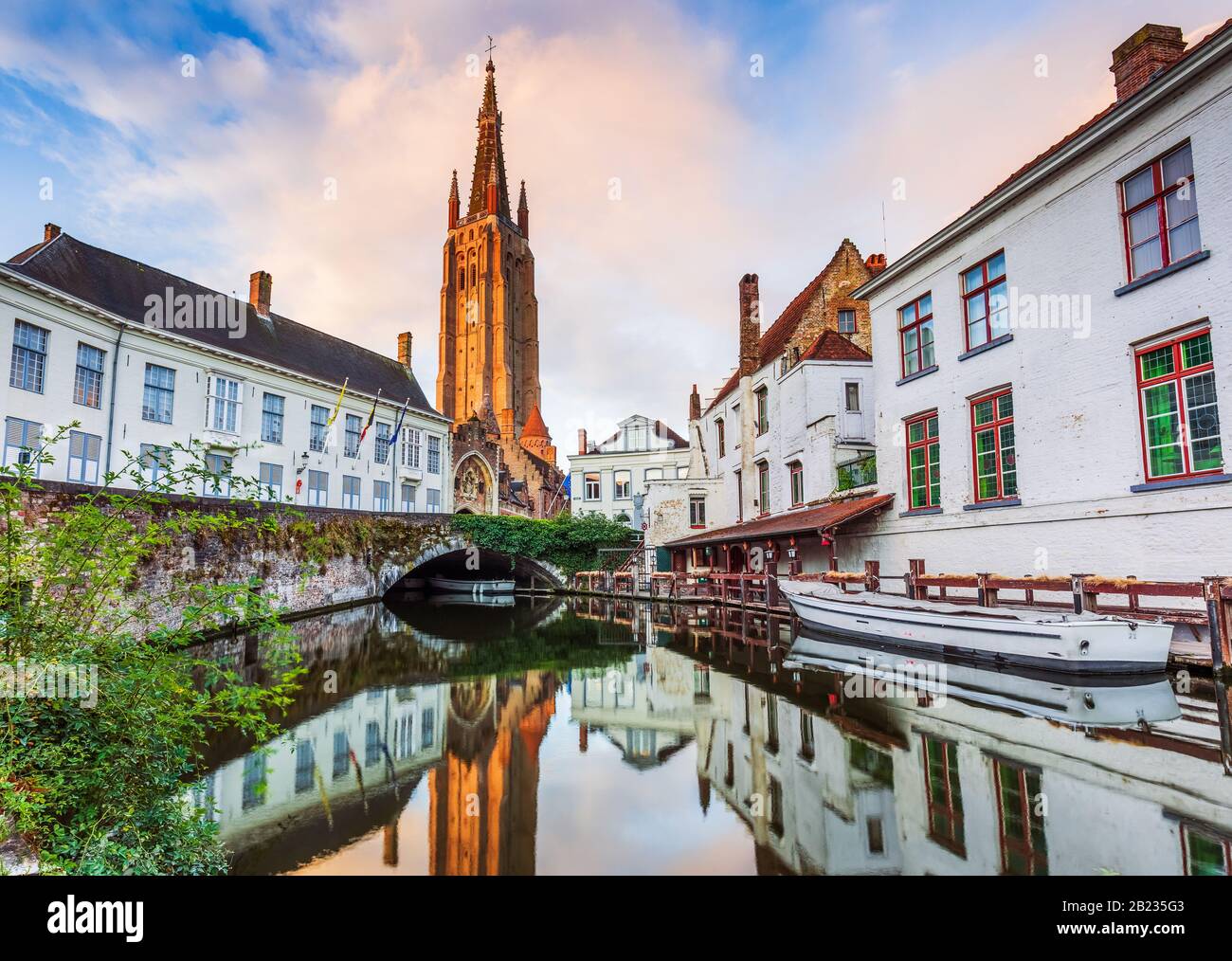 Brügges, Belgien. Die Liebfrauenkirche. Stockfoto