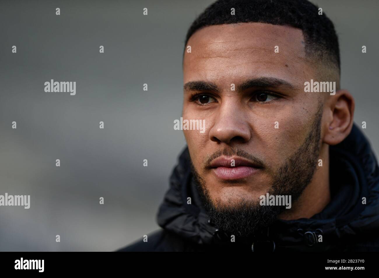 Newcastle UPON TYNE, ENGLAND - 29. FEBRUAR Jamaal Lascelles (6) von Newcastle United vor dem Premier-League-Spiel zwischen Newcastle United und Burnley im St. James's Park, Newcastle am Samstag, 29. Februar 2020. (Kredit: IAM Burn / MI News) Foto darf nur für redaktionelle Zwecke in Zeitungen und/oder Zeitschriften verwendet werden, Lizenz für kommerzielle Nutzung erforderlich Kredit: MI News & Sport /Alamy Live News Stockfoto