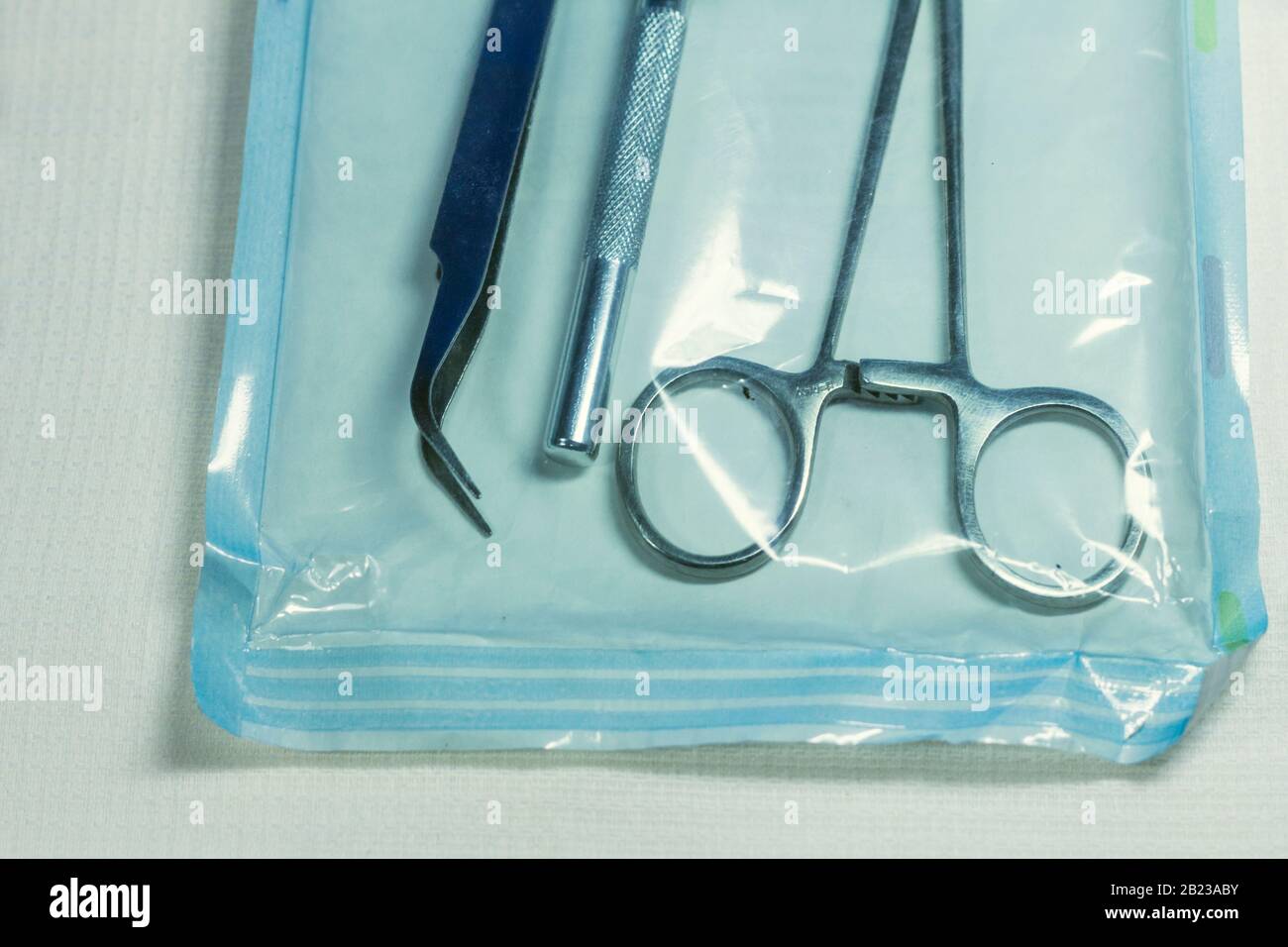 Chirurgisches Instrument in der Verpackung Stockfoto