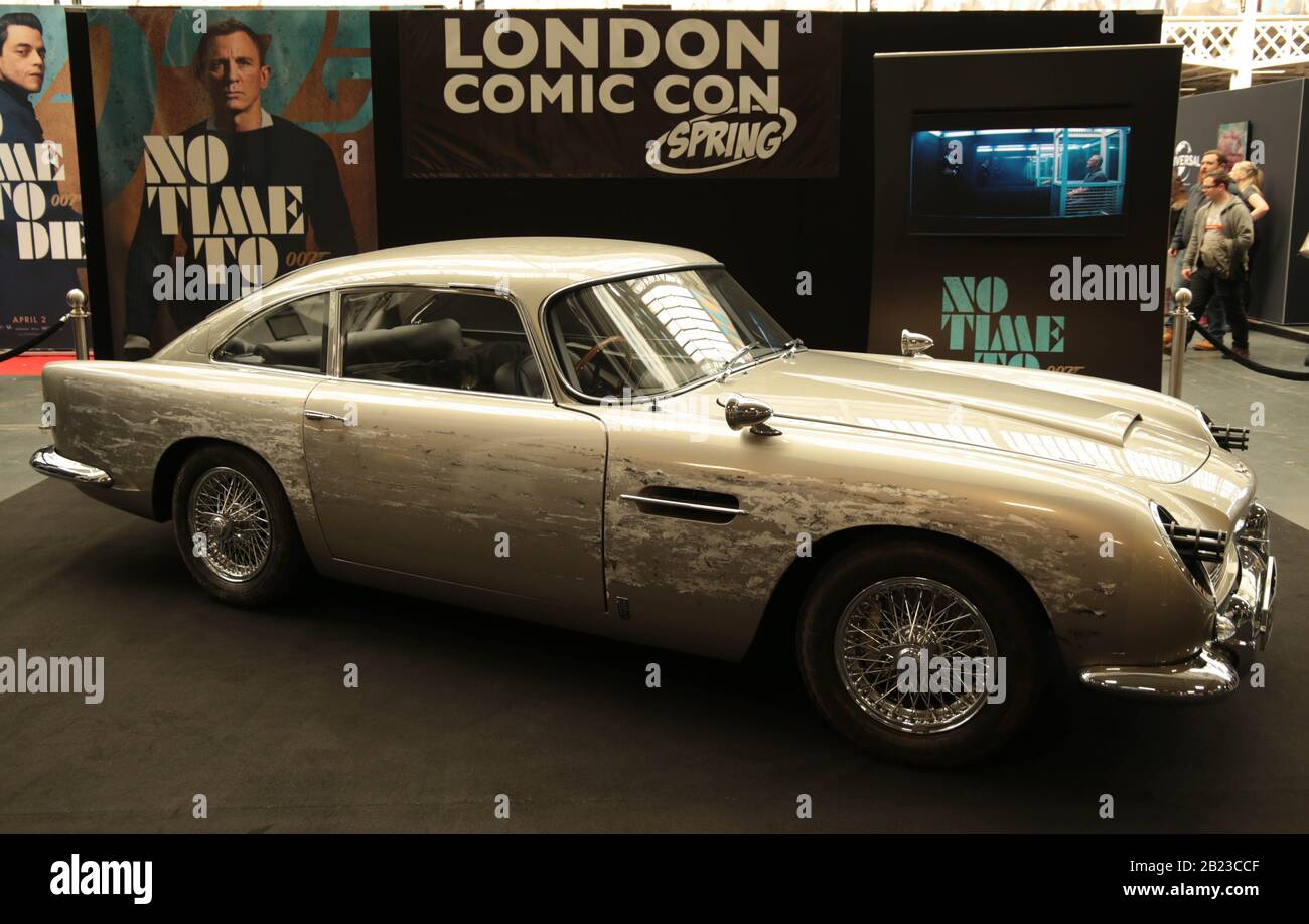 London UK 29. Februar 2020 die Rückkehr von London Comic Con Spring - 29. Februar bis 1. März 2020 nach London Olympia, wo der Aston Martin gezeigt wird, der im neuesten Blockbuster des James-Bond-Films "No Time to die Paul Quezada-Neiman/Alamy Live News" verwendet wird Stockfoto
