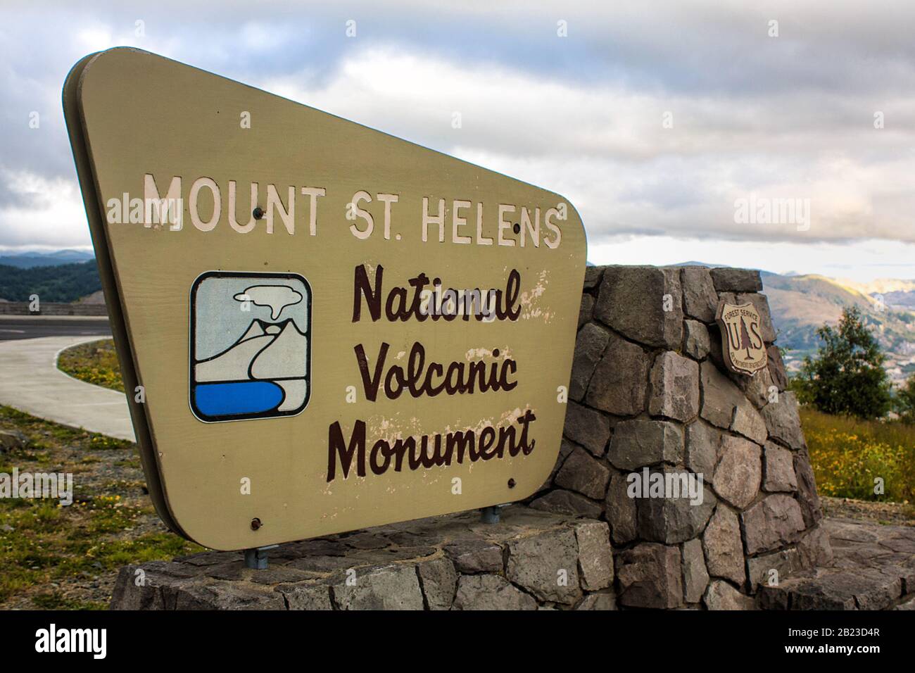 Washington, USA: Willkommensschild des Mount St. Helens National Volcanic Monument Stockfoto
