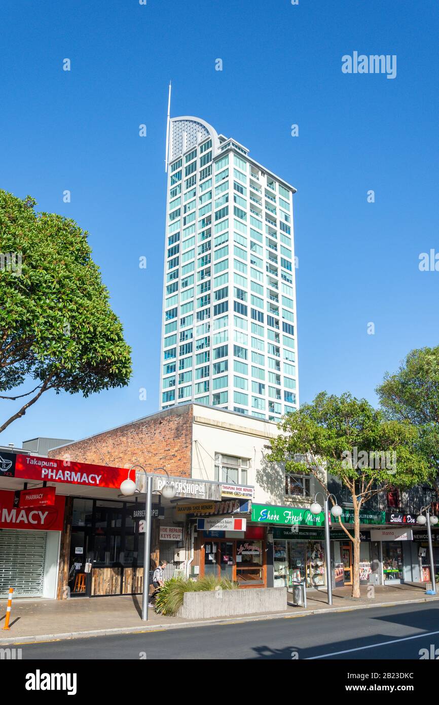 Das Sentinel Tower Apartmentgebäude von Lake Street, Takapuna, North Shore, Auckland, Auckland Region, Neuseeland Stockfoto