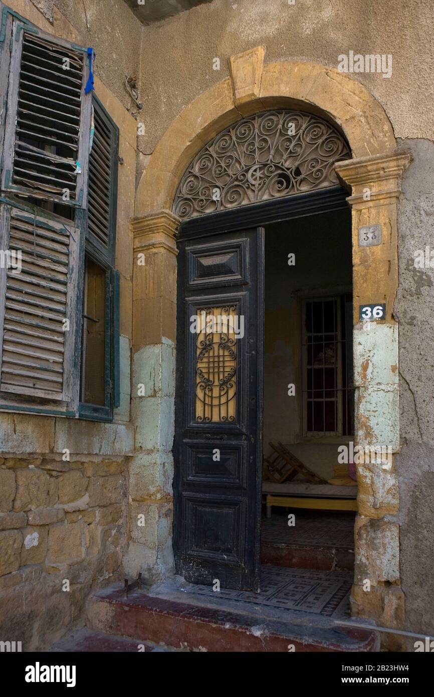 Verfallene Tür, Selimiye Meydanı, Nord-Nikosia Stockfoto