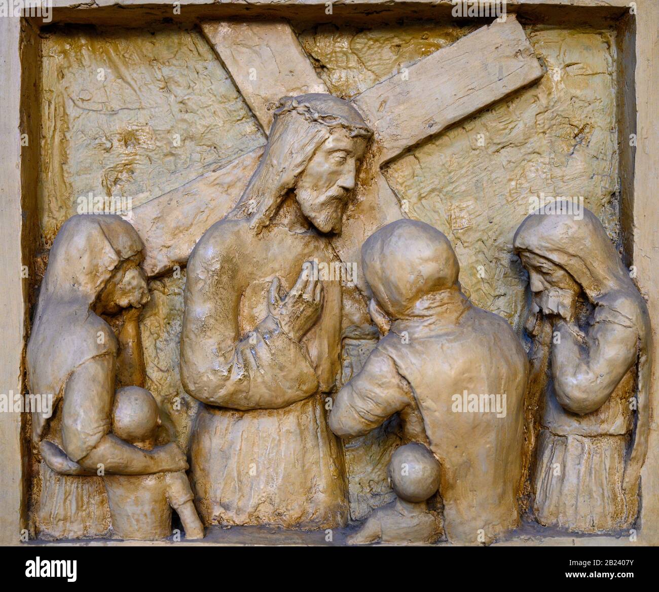 Jesus trifft die Frauen von Jerusalem. Kreuzwegstation. Stephanskirche in Pápa, Ungarn. Stockfoto