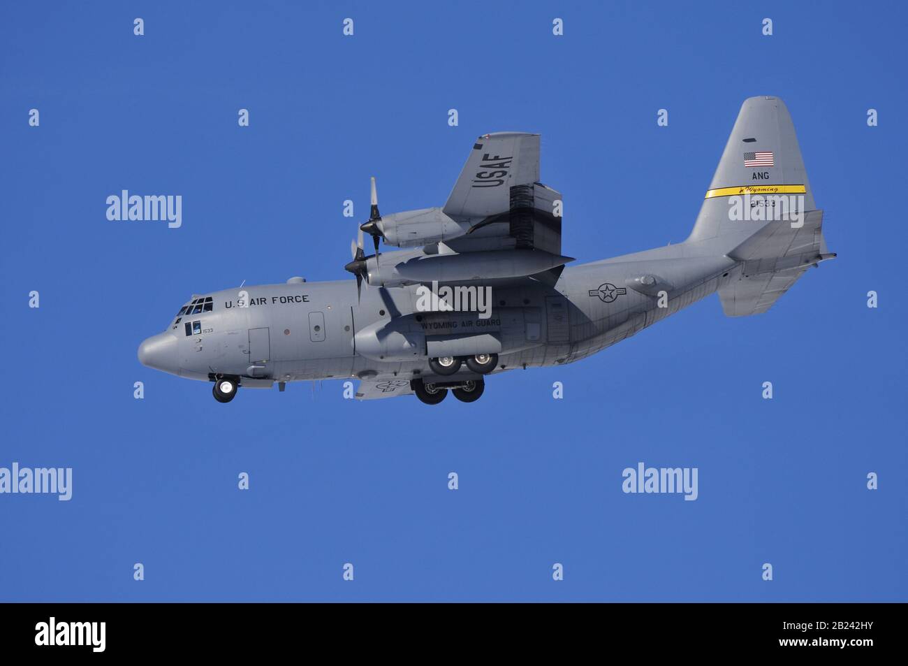 Wyoming Air National Guard C-130 auf dem Weg zum Flughafen Laramie Stockfoto