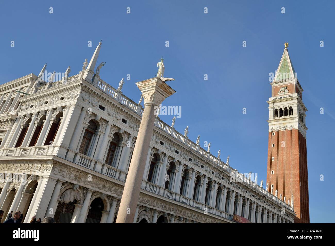 Venedig, Markusplatz - Piazza San Marco (Nationalbibliothek Marciana - Bibliothek Sansovino), UNESCO-Weltkulturerbe - Venetien, Italien, Europa Stockfoto