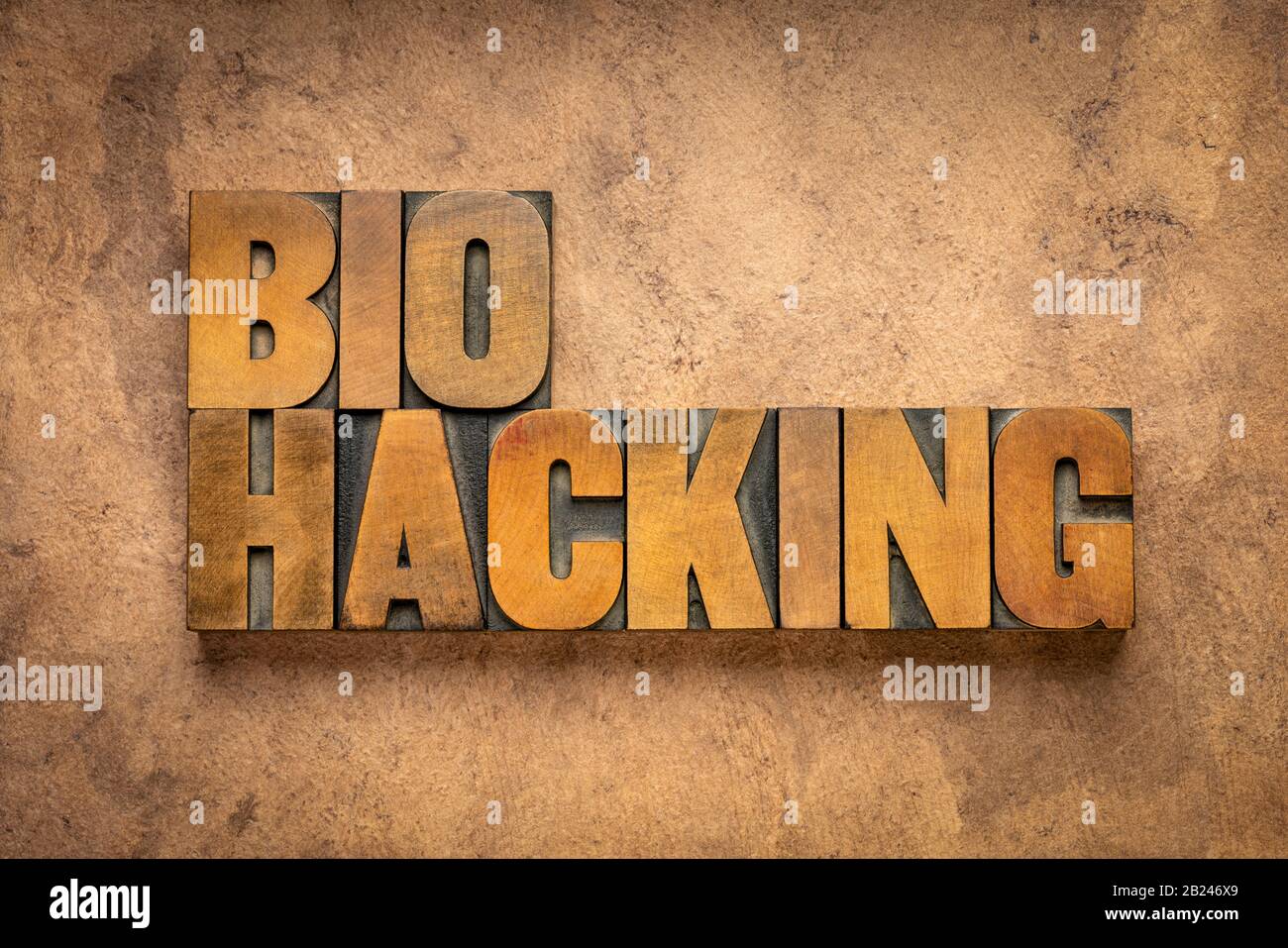 Biohacking - Verwalten der eigenen Biologie mit einer Kombination aus Medizin, Ernährungs- und elektronischen Techniken - Wort Zusammenfassung im Buchdruck Holz typ Stockfoto