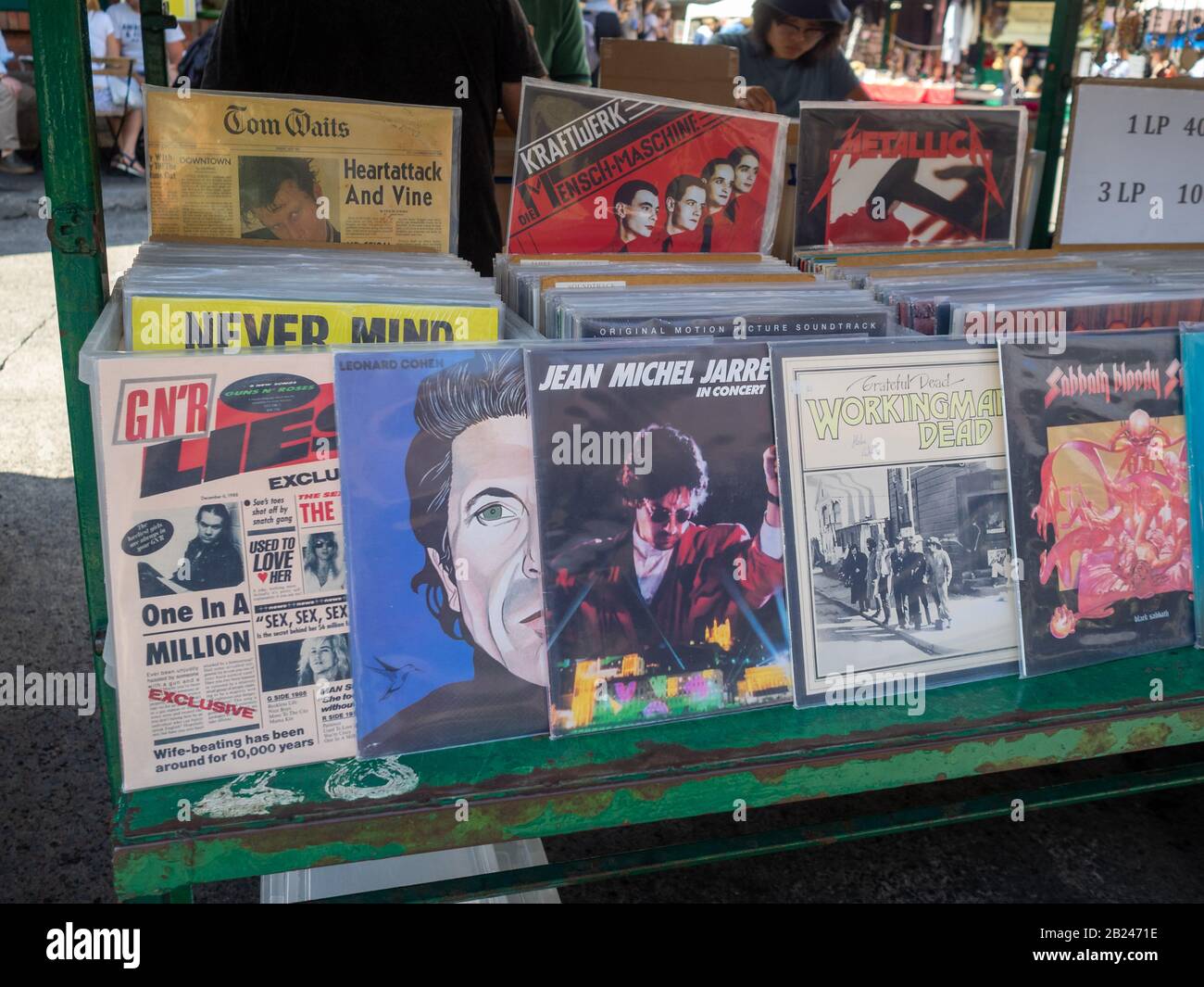 Straßenmarkt Stall verkauft Rekorde Stockfoto