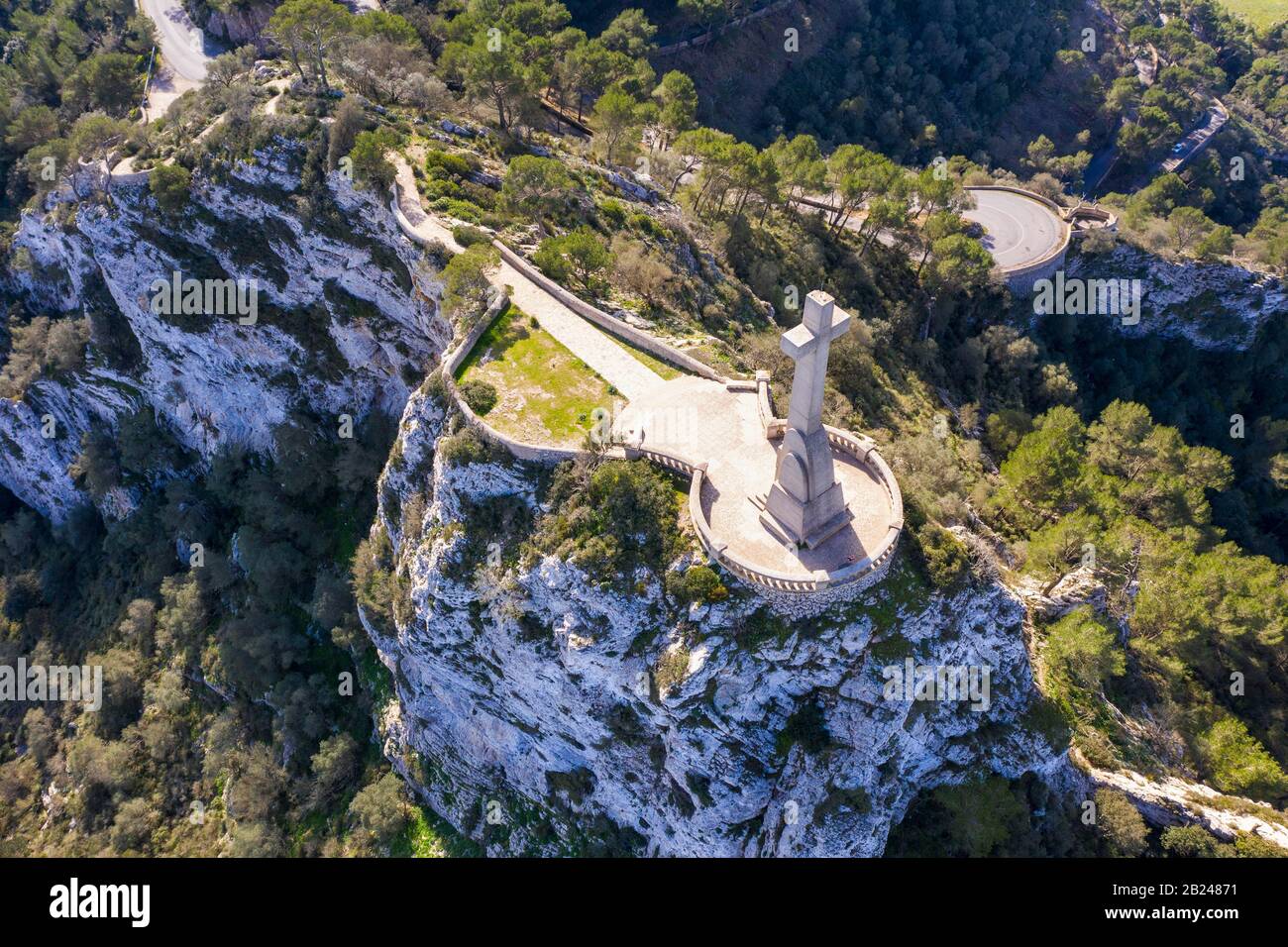 Steinkreuz Creu de Picot auf Puig des Mila, Puig de Sant Salvador, in der Nähe von Felanitx, Region Migjorn, Luftbild, Mallorca, Balearen, Spanien Stockfoto