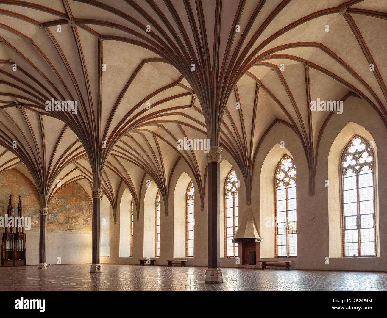 Inneneinrichtung des gotischen Saals der mittelalterlichen Burg in Malbork, Polen Stockfoto