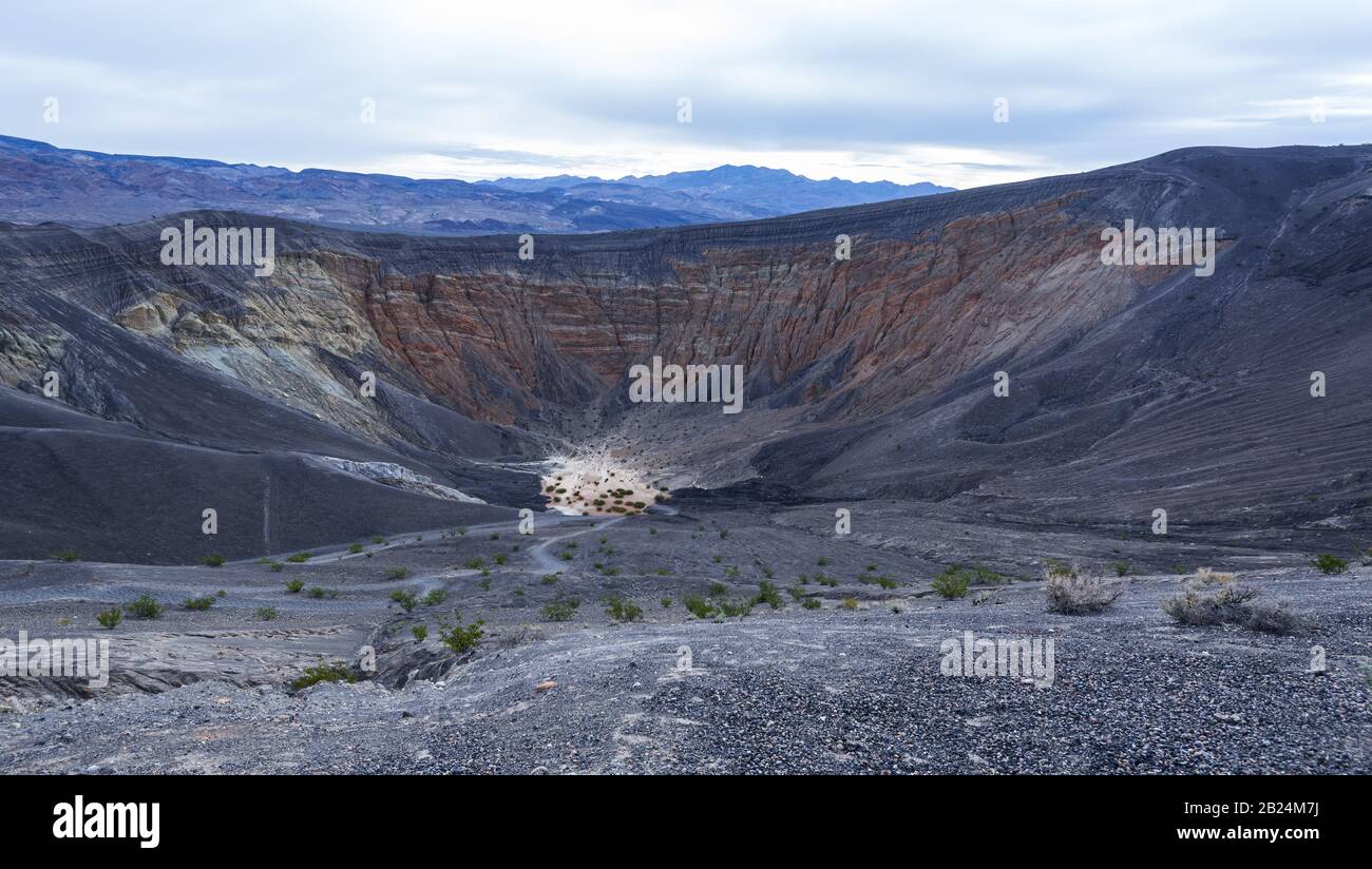 Ubehebe-Krater im Todes-Valley-Nationalpark in Kalifornien, Vereinigte Staaten. Stockfoto