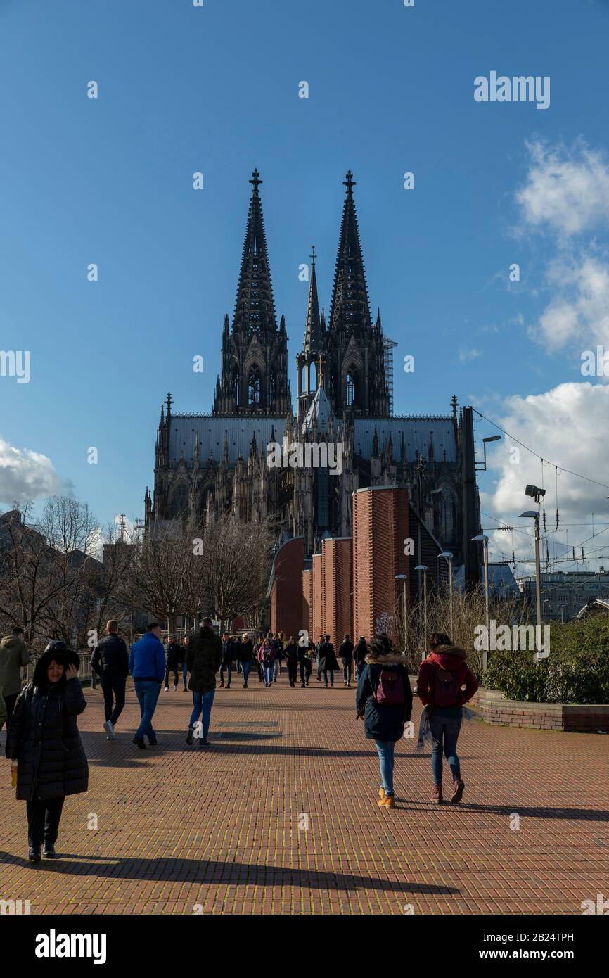 Der Kölner Dom ist ein Wahrzeichen der Stadt und auch das meistbesuchte Wahrzeichen ganz Deutschlands. Stockfoto