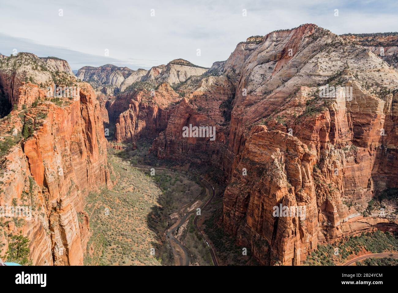 Schöner Blick auf den Canyon von der Spitze der Angels Landing, Zion National Park Utah USA. Stockfoto