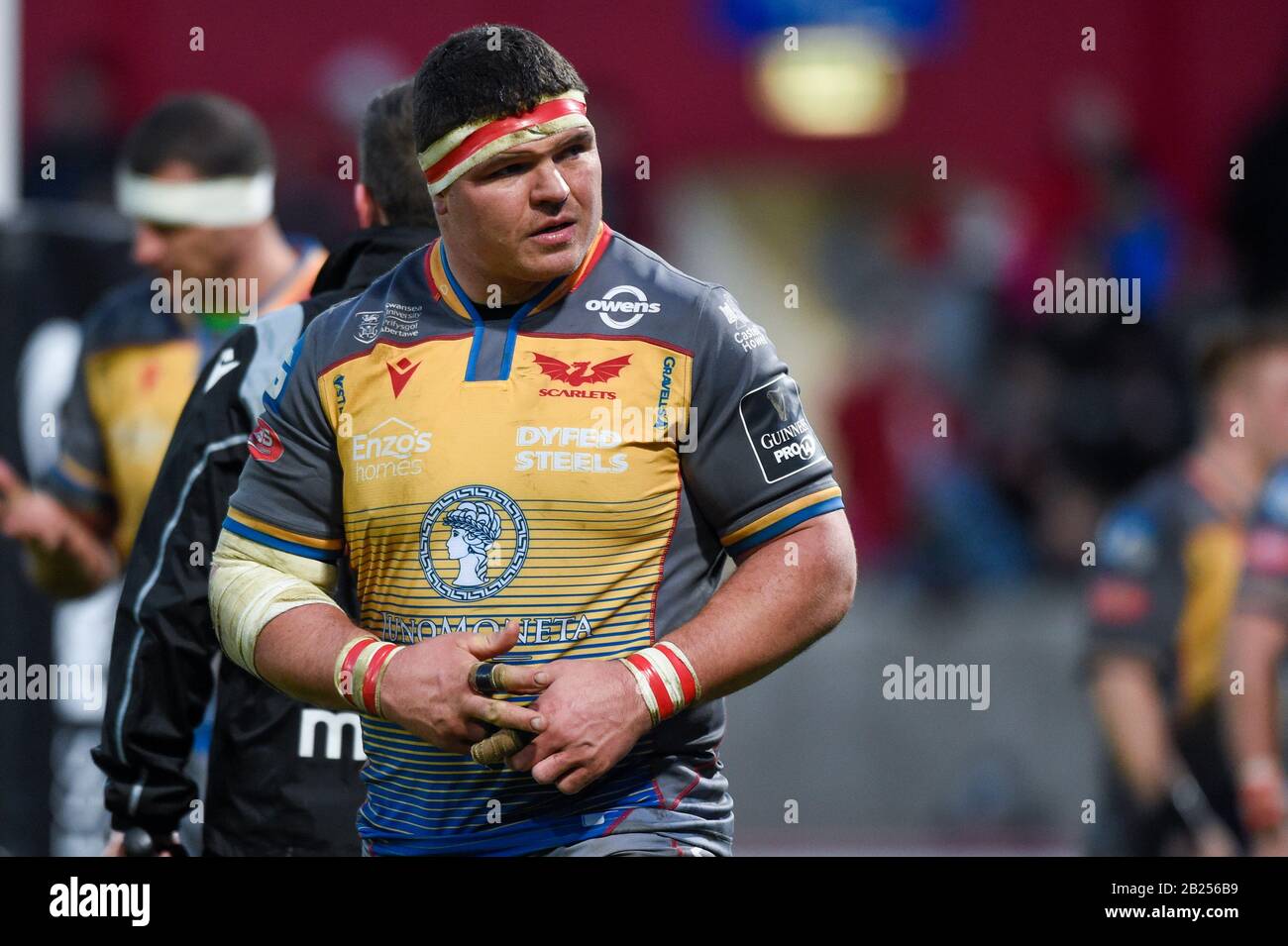 Limerick, Irland. Februar 2020. Werner Kruger von Scarlets beim Guinness pro14 Runde 13 Spiel zwischen Münster Rugby und Scarlets im Thomond Park in Limerick, Irland am 29. Februar 2020 (Foto von Andrew SURMA/SIPA USA). Kredit: SIPA USA/Alamy Live News Stockfoto