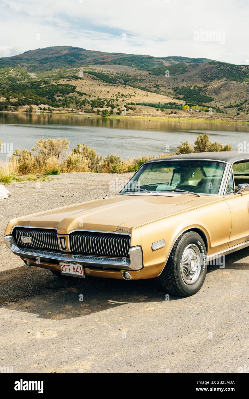 Nevada, USA - September 2019 Cougar Quecksilber alter Retro-Wagen Stockfoto