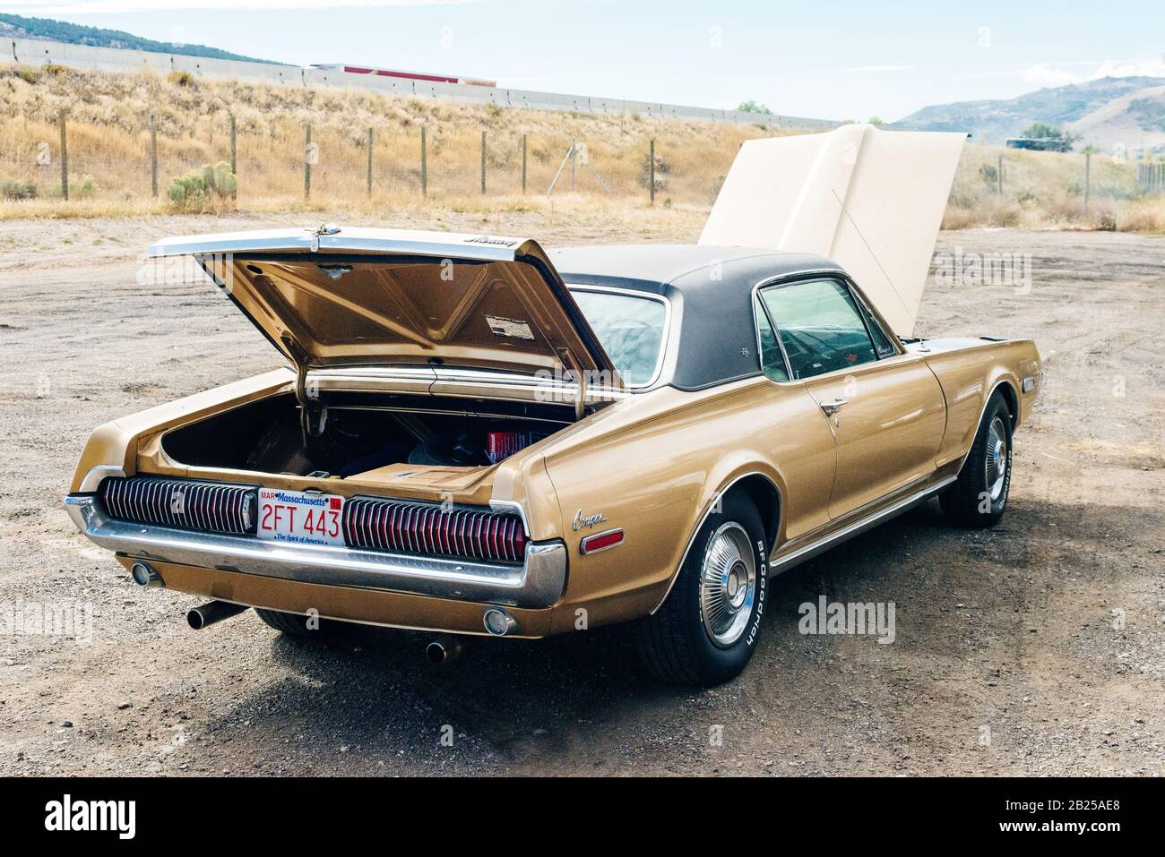 Nevada, USA - September 2019 Cougar Quecksilber alter Retro-Wagen Stockfoto