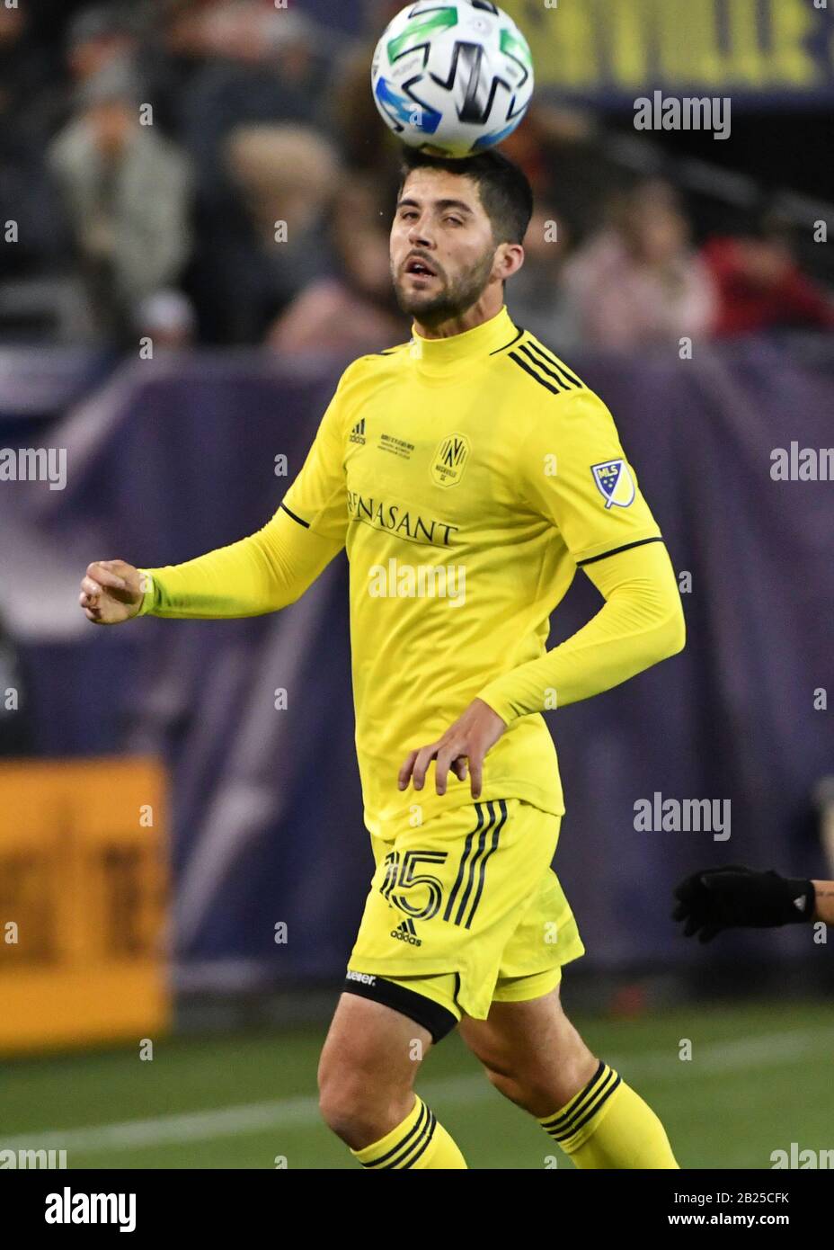 Nashville, TN, USA. Februar 2020. Der Verteidiger von Nashville, Eric Miller (15), leitet den Ball während des MLS-Spiels zwischen Atlanta United und Nashville SC im Nissan Stadium in Nashville, TN. Kevin Langley/Sports South Media/CSM/Alamy Live News Stockfoto