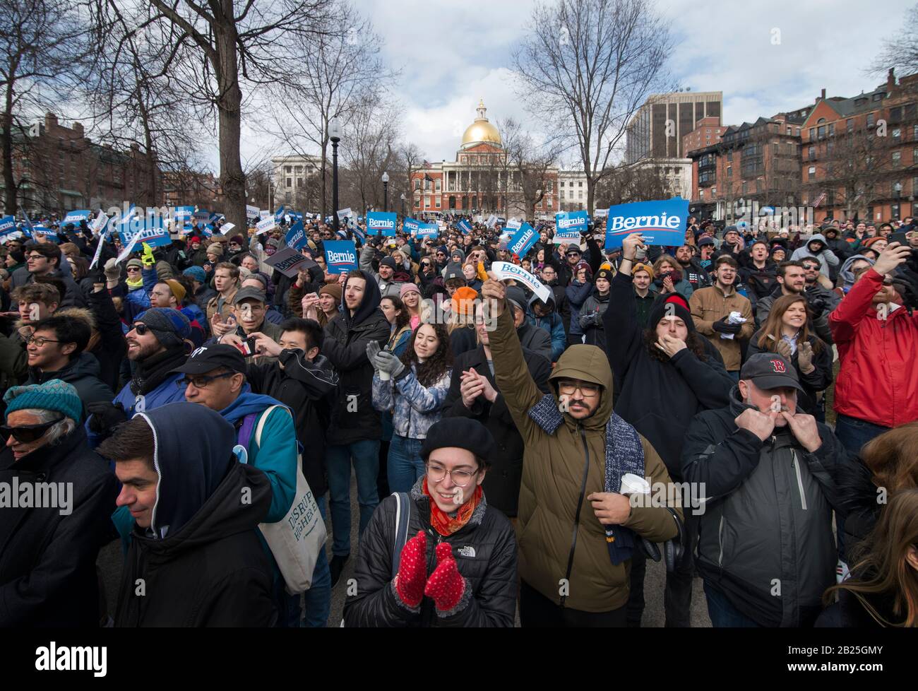 Boston, USA. Februar 2020. Mehr als 10.000 Anhänger versammelten sich auf dem Boston Common, um dem US-demokratischen Präsidentschaftskandidaten Bernie Sanders am Samstag zuzuhören. Credit: Chuck Nacke/Alamy Live News Stockfoto